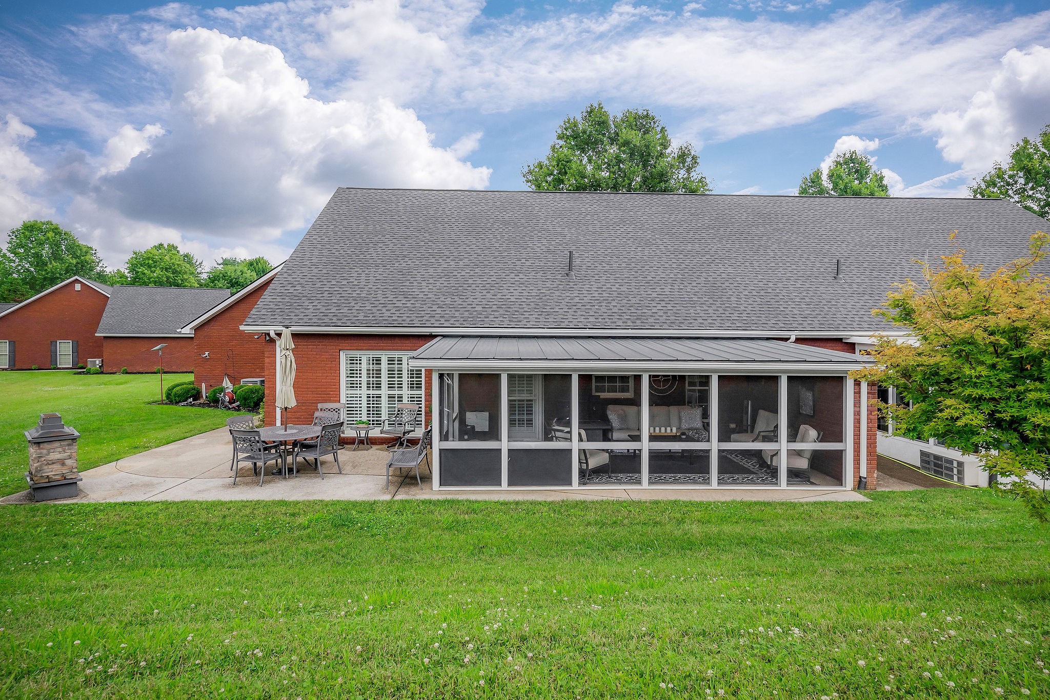 225 Hickory Ct