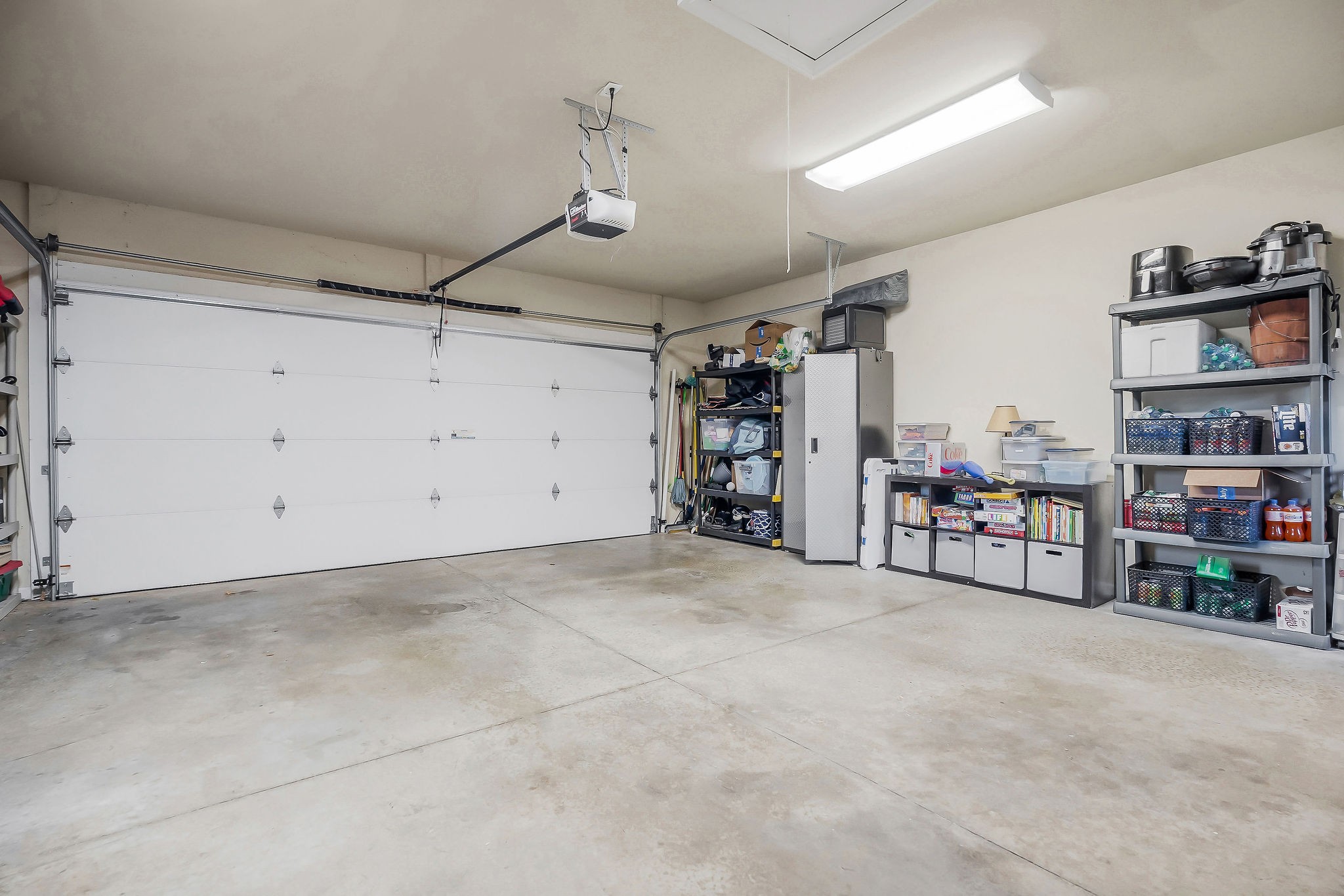 225 Hickory Ct