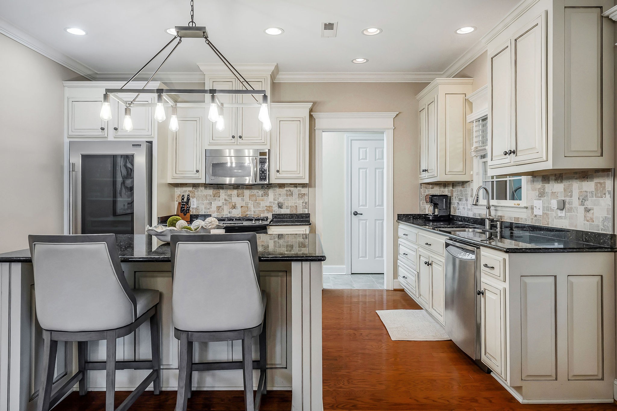 225 Hickory Ct
