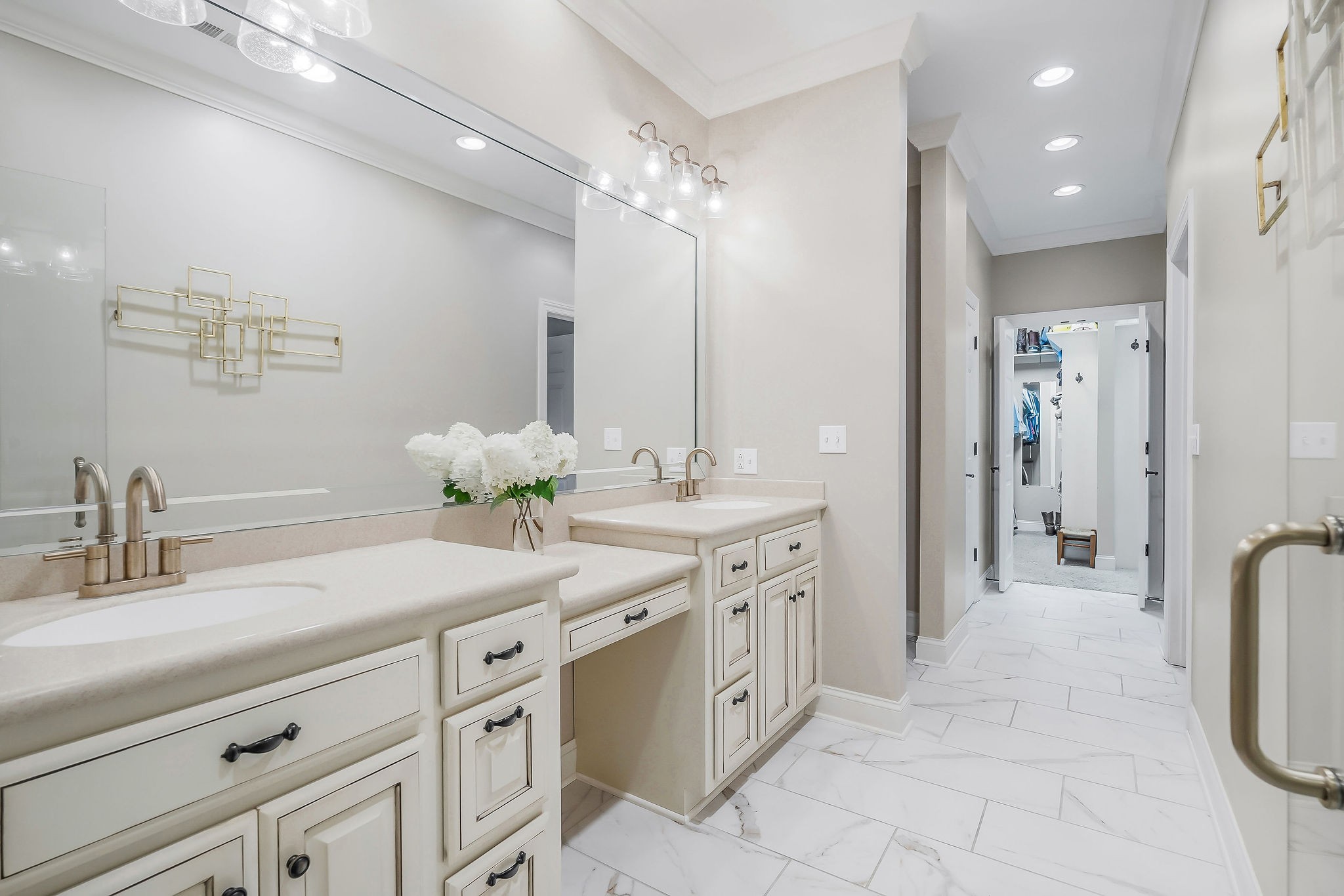 225 Hickory Ct