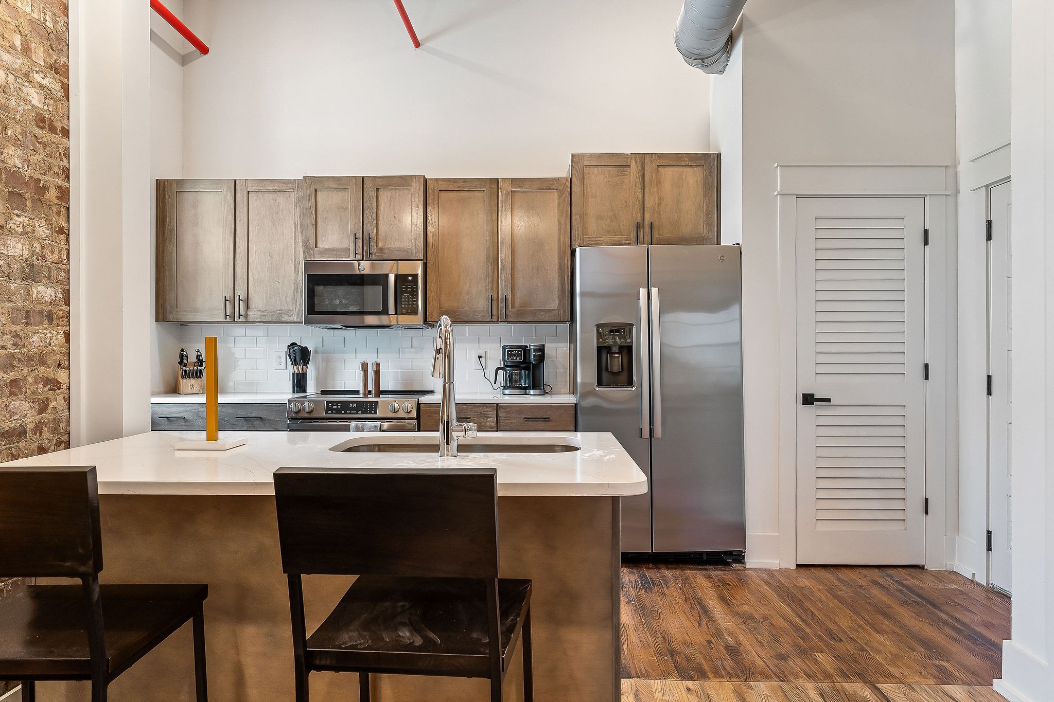 211 W Colville St Unit: 402