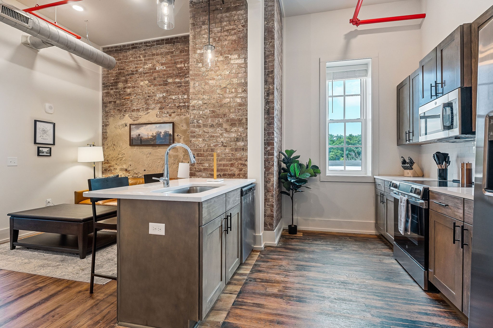 211 W Colville St Unit: 402