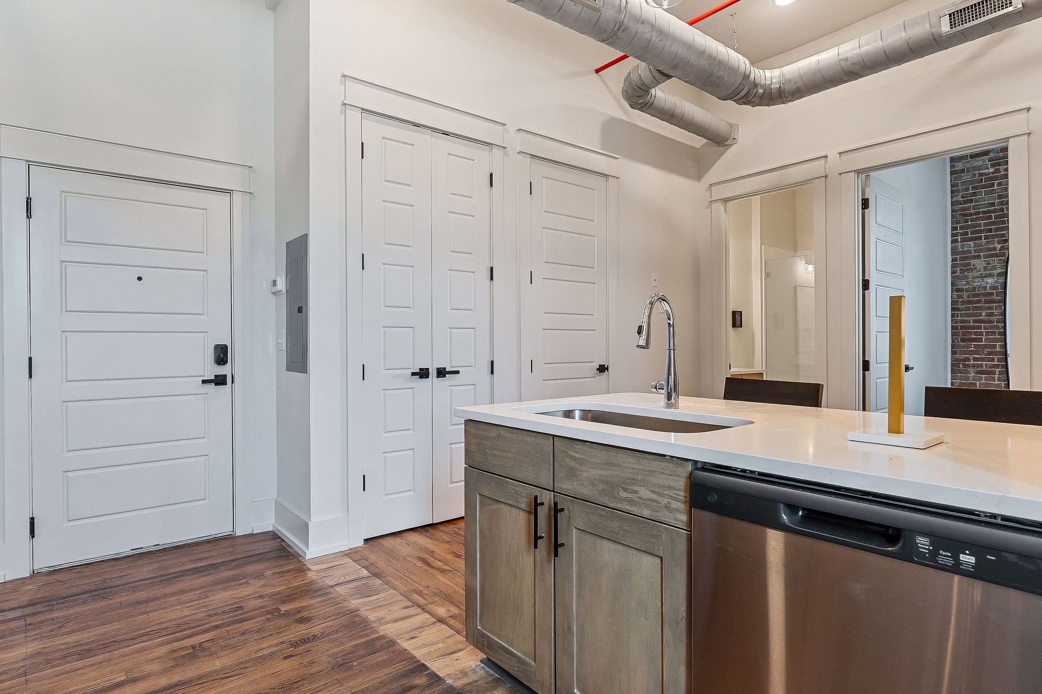 211 W Colville St Unit: 402