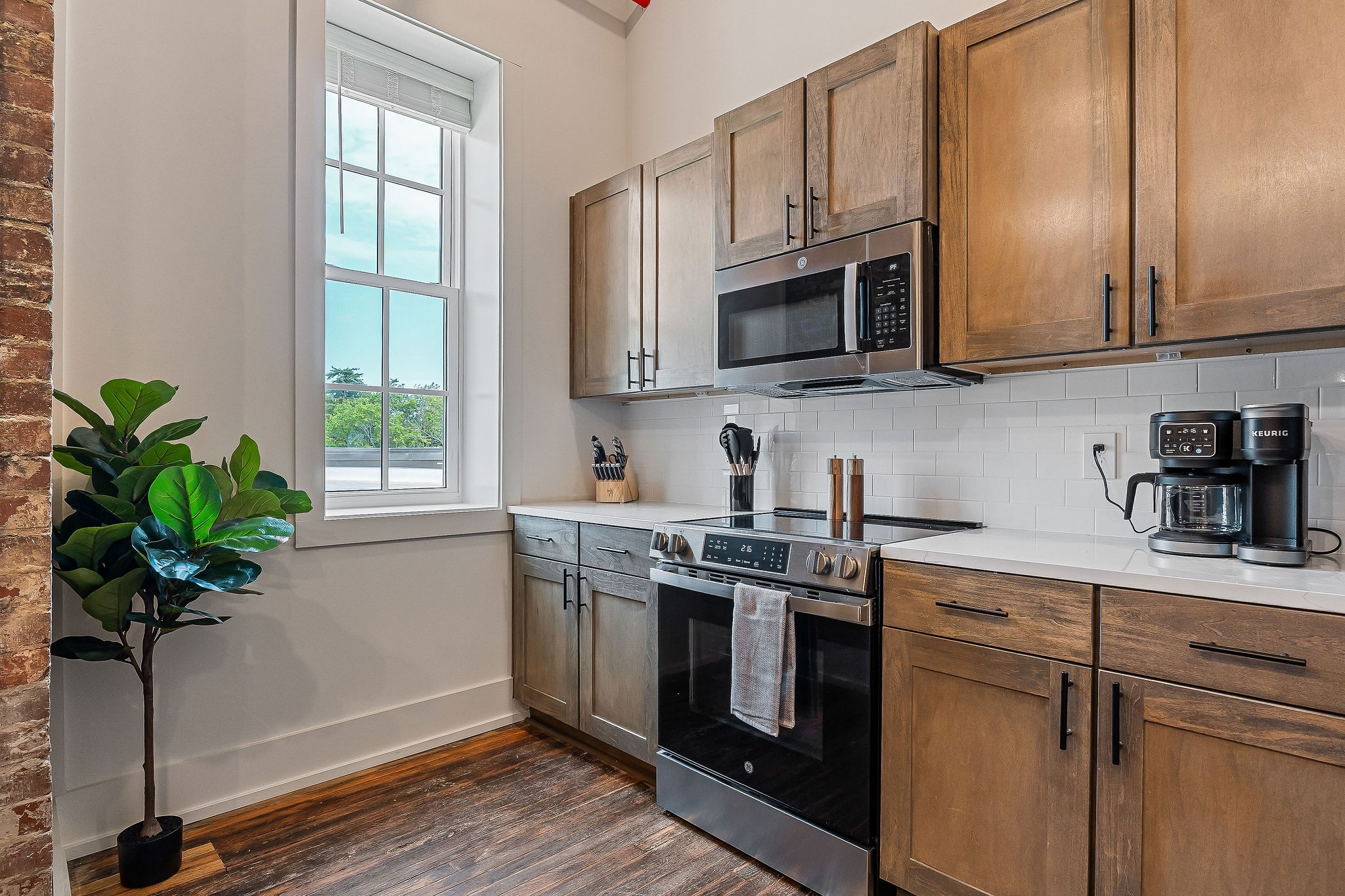 211 W Colville St Unit: 402