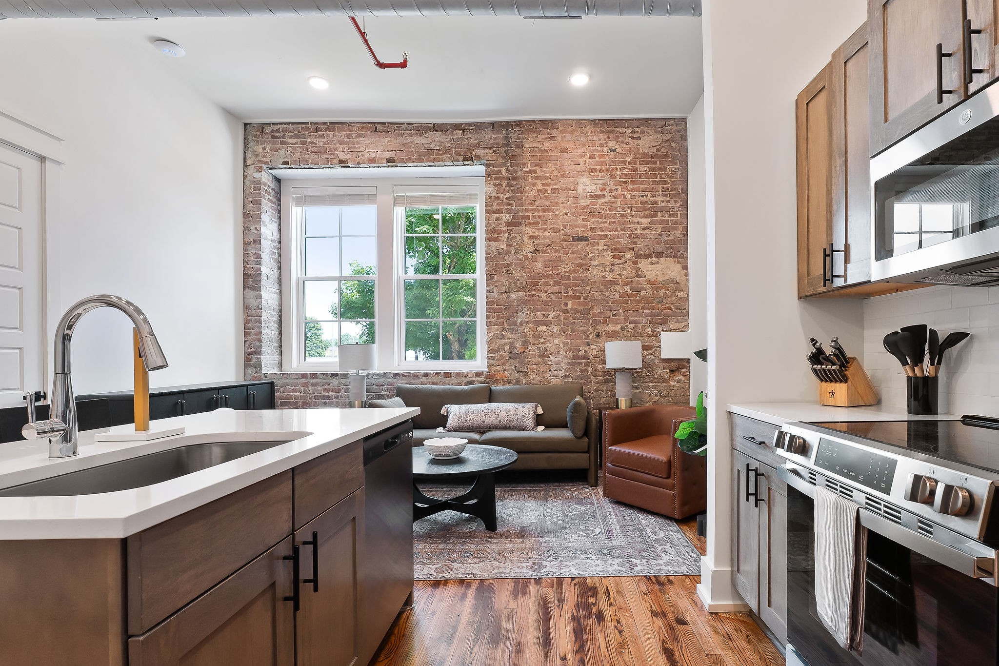 211 W Colville St Unit: 205
