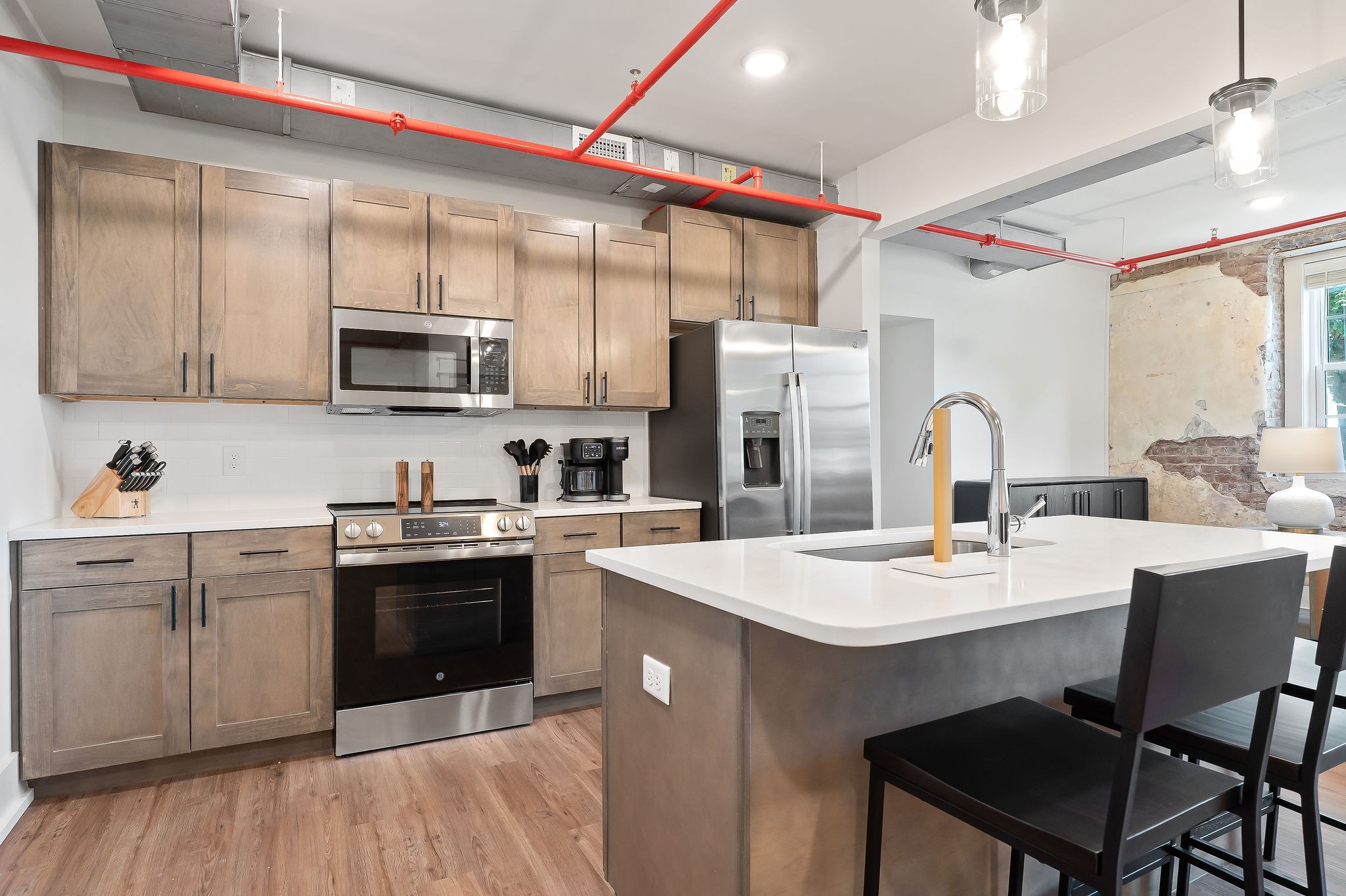 211 W Colville St Unit: 207