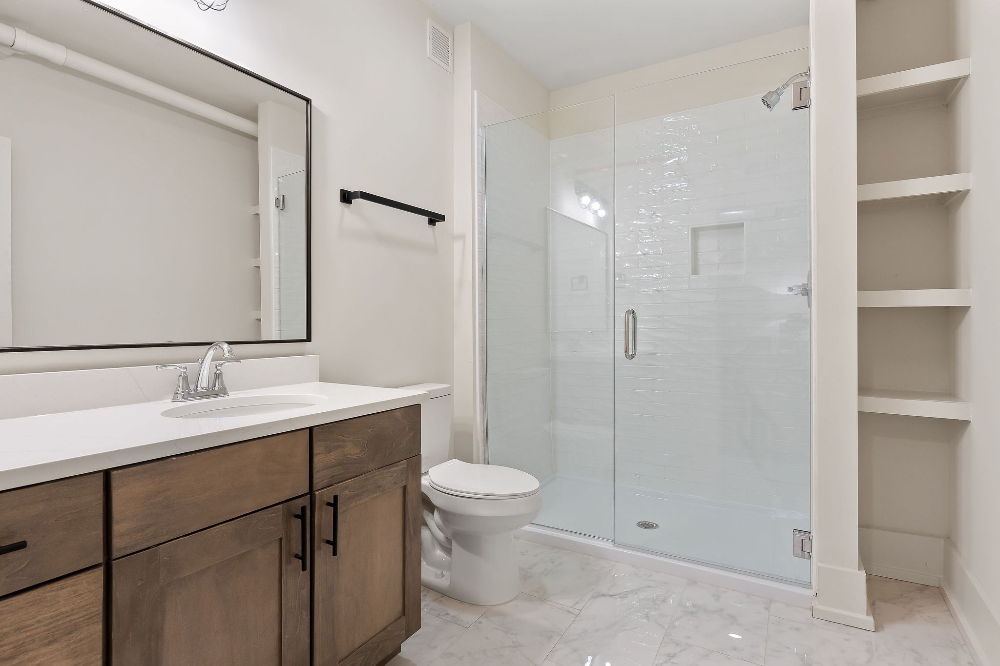 211 W Colville St Unit: 207
