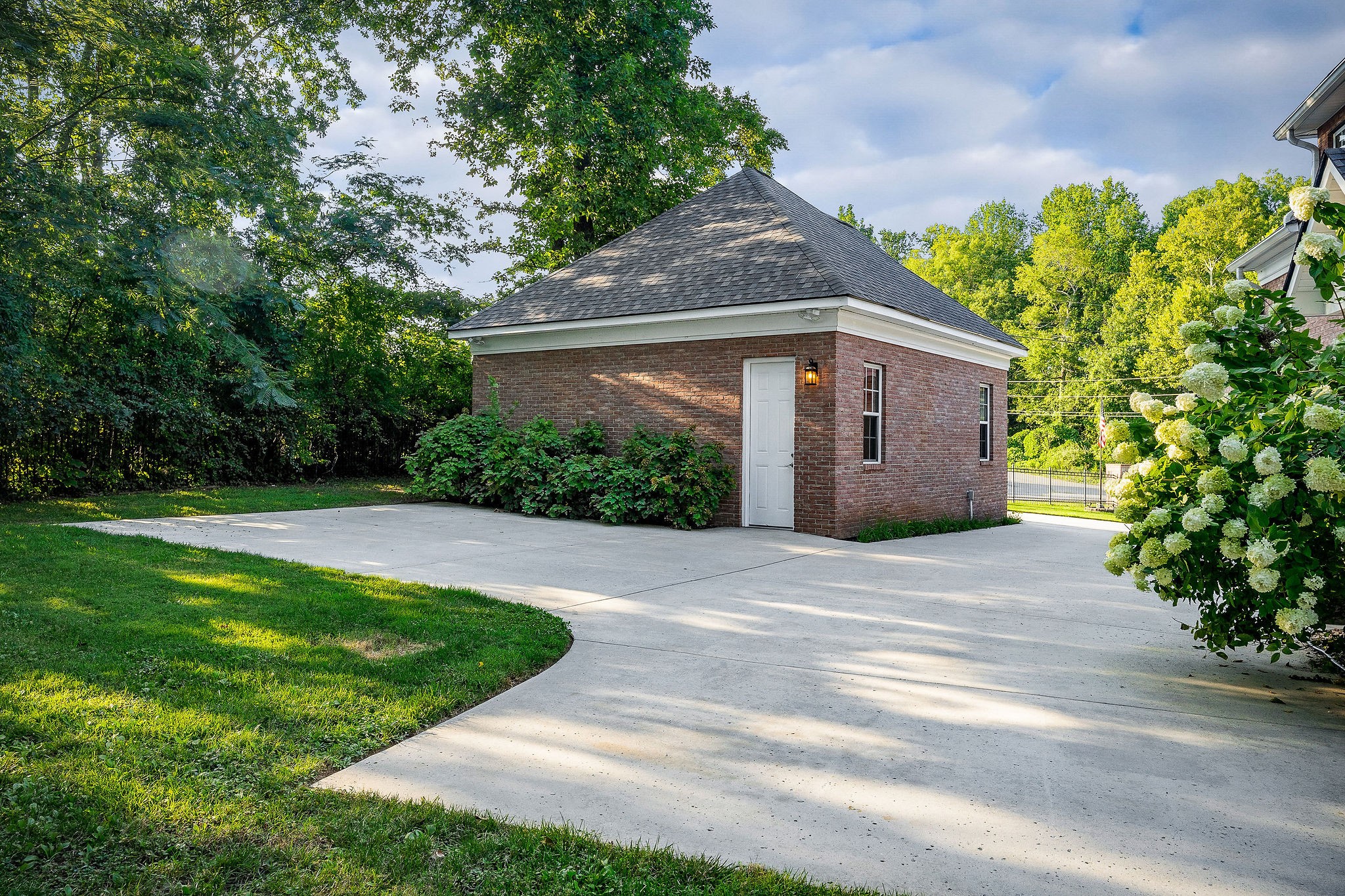 914 Beckridge Rd