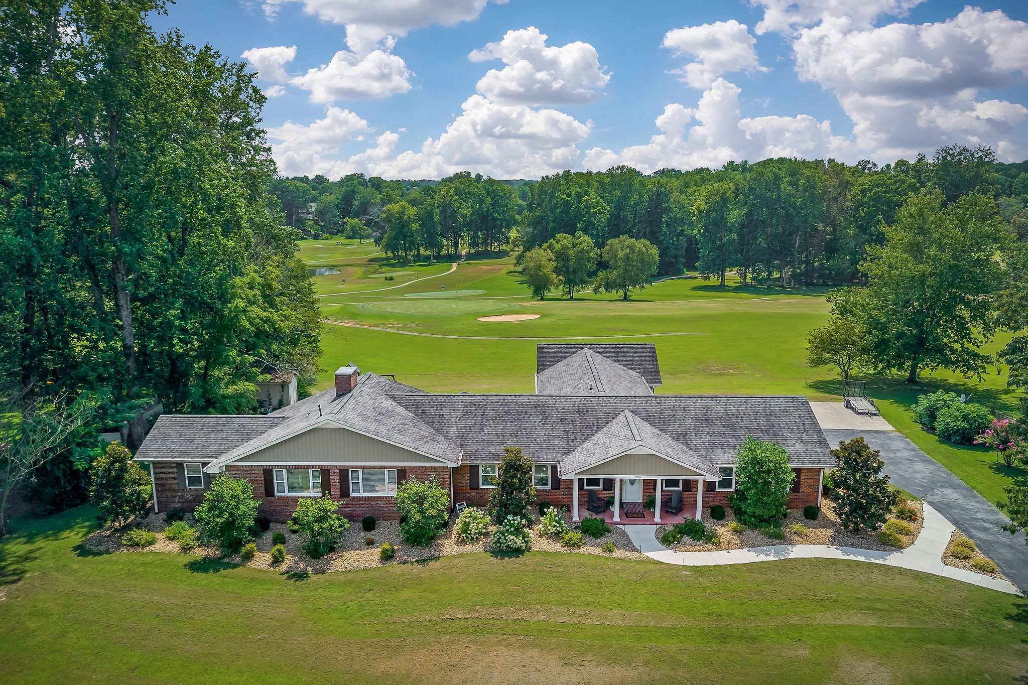 760 Lakeland Dr