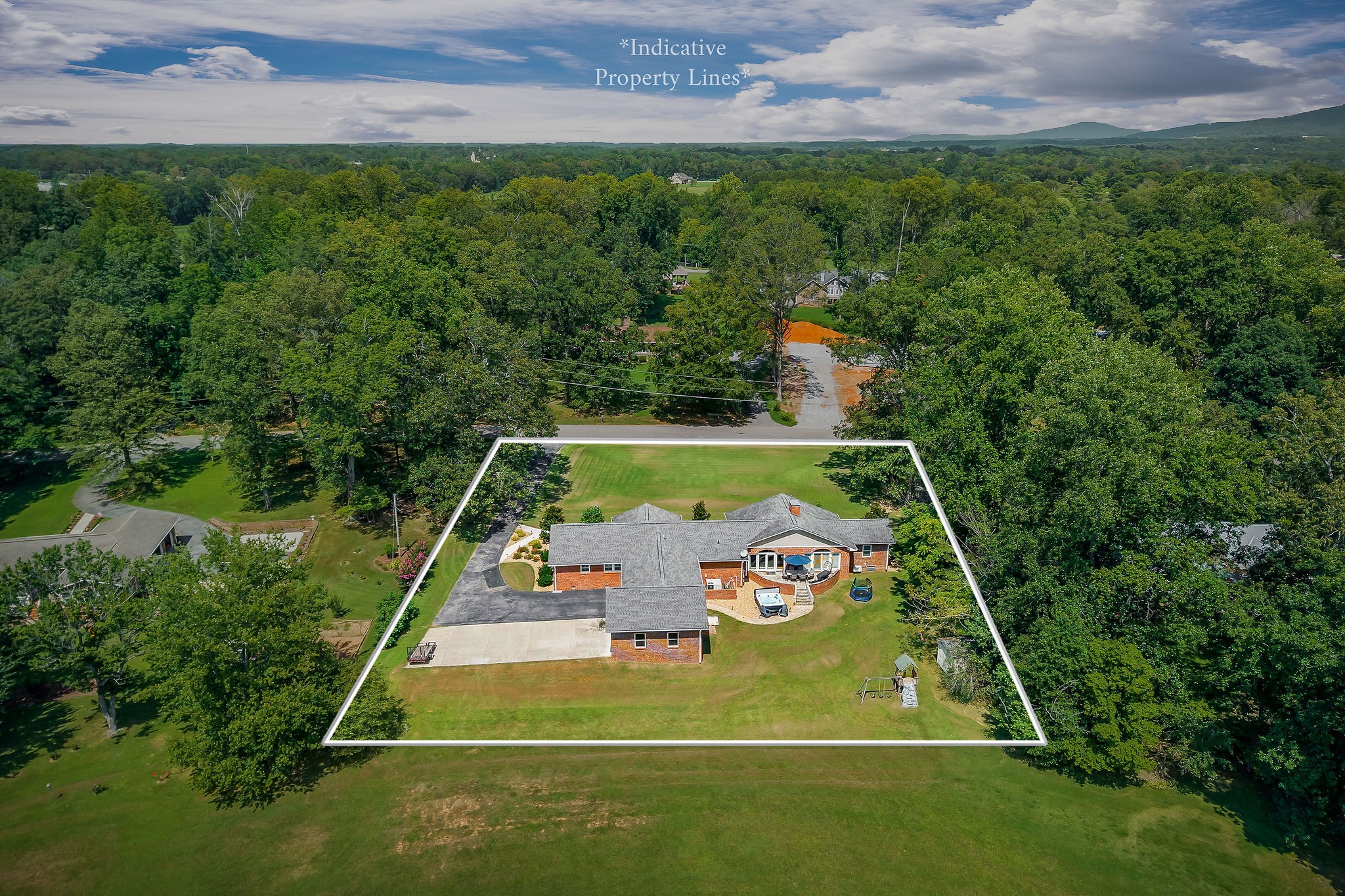 760 Lakeland Dr