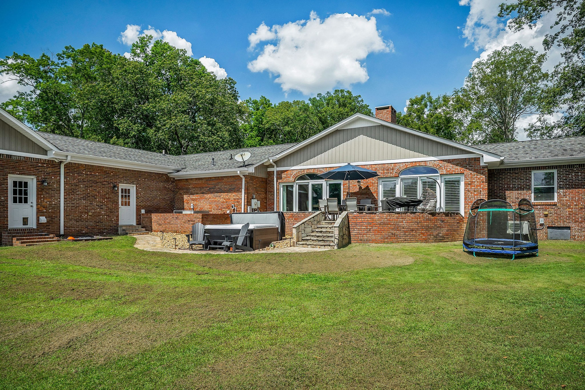 760 Lakeland Dr