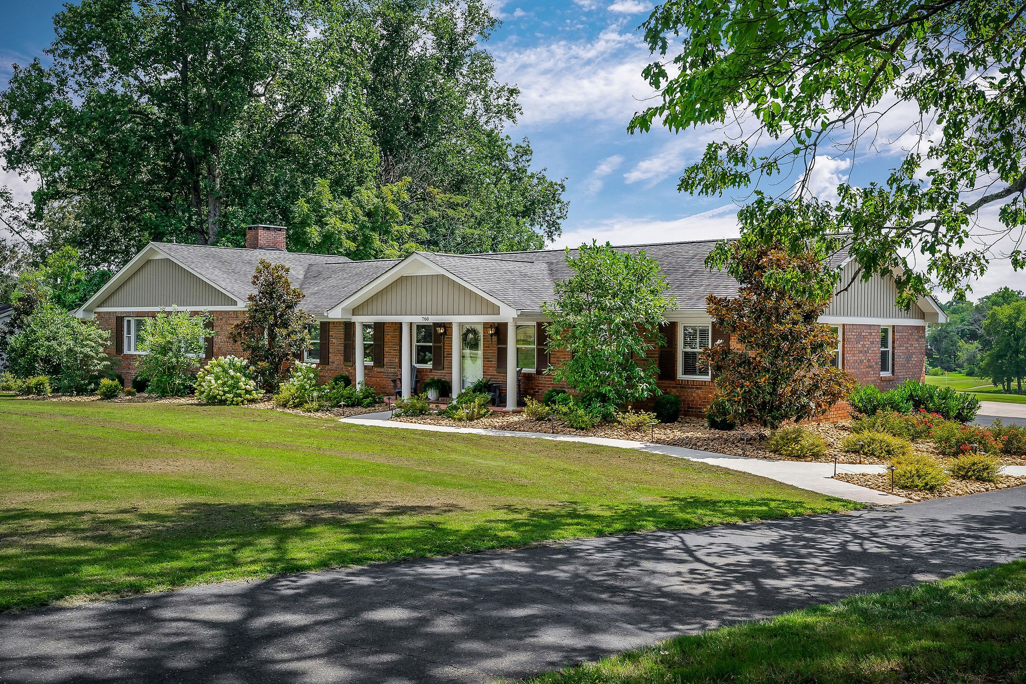 760 Lakeland Dr