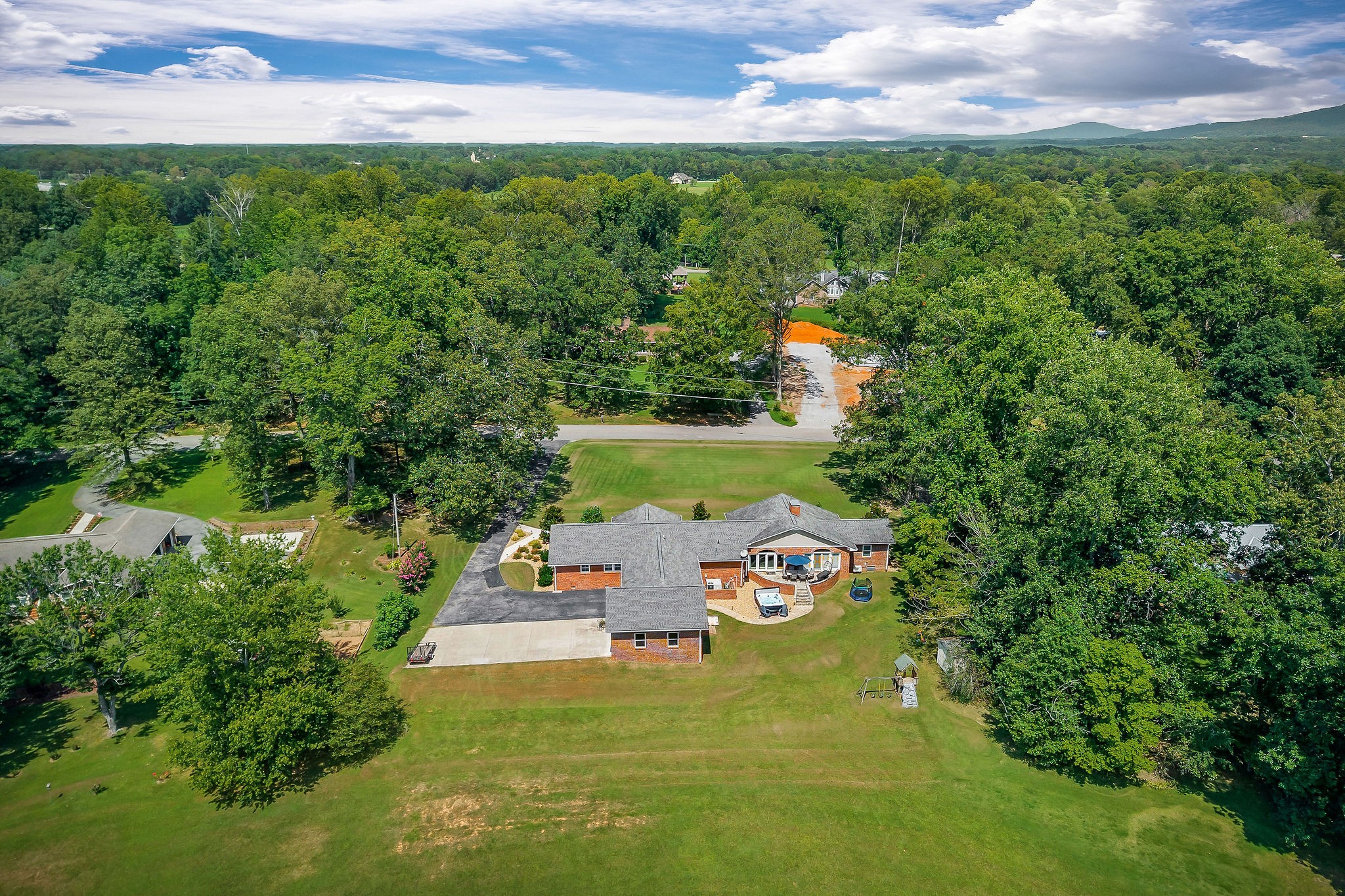 760 Lakeland Dr