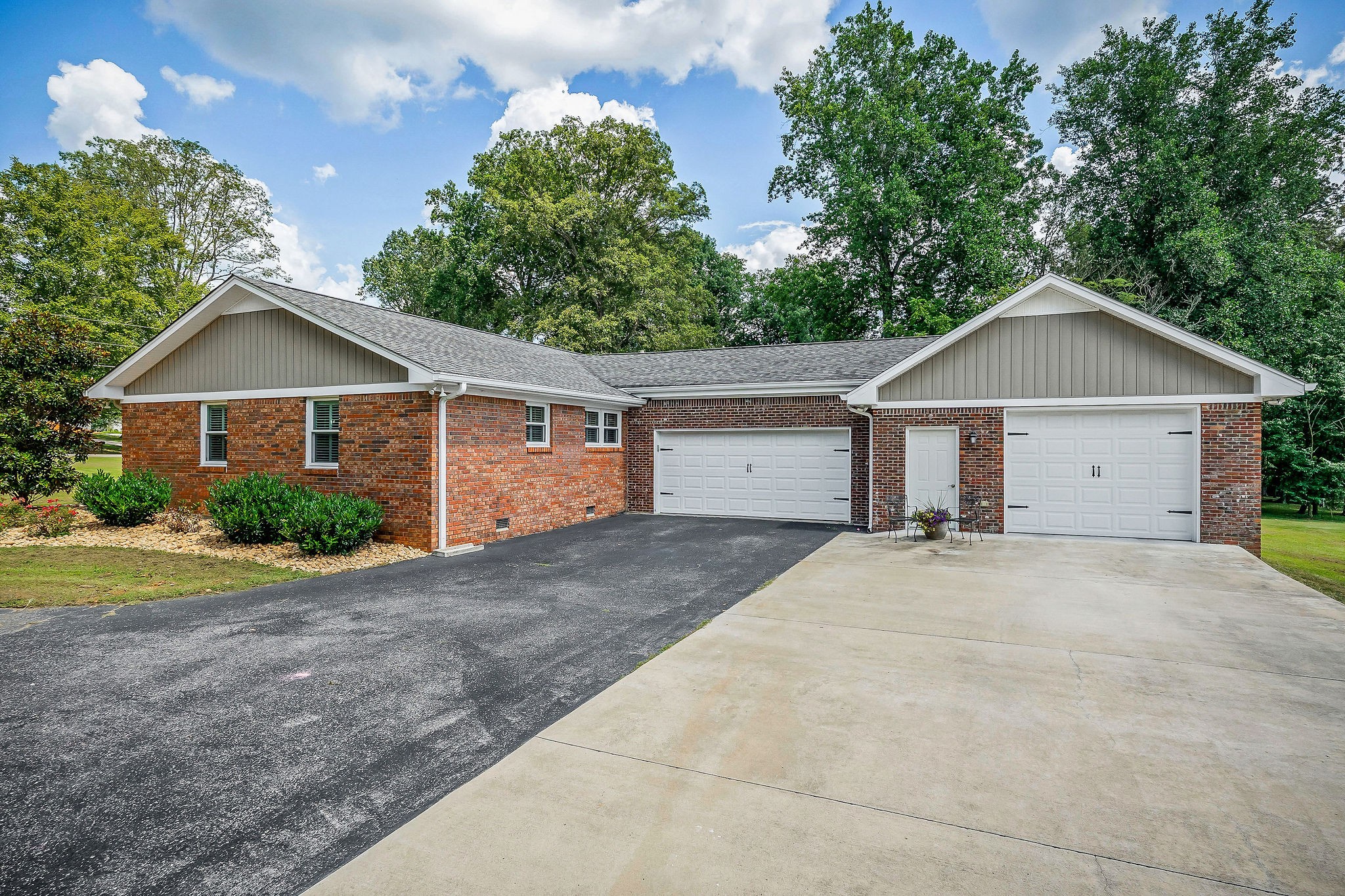 760 Lakeland Dr