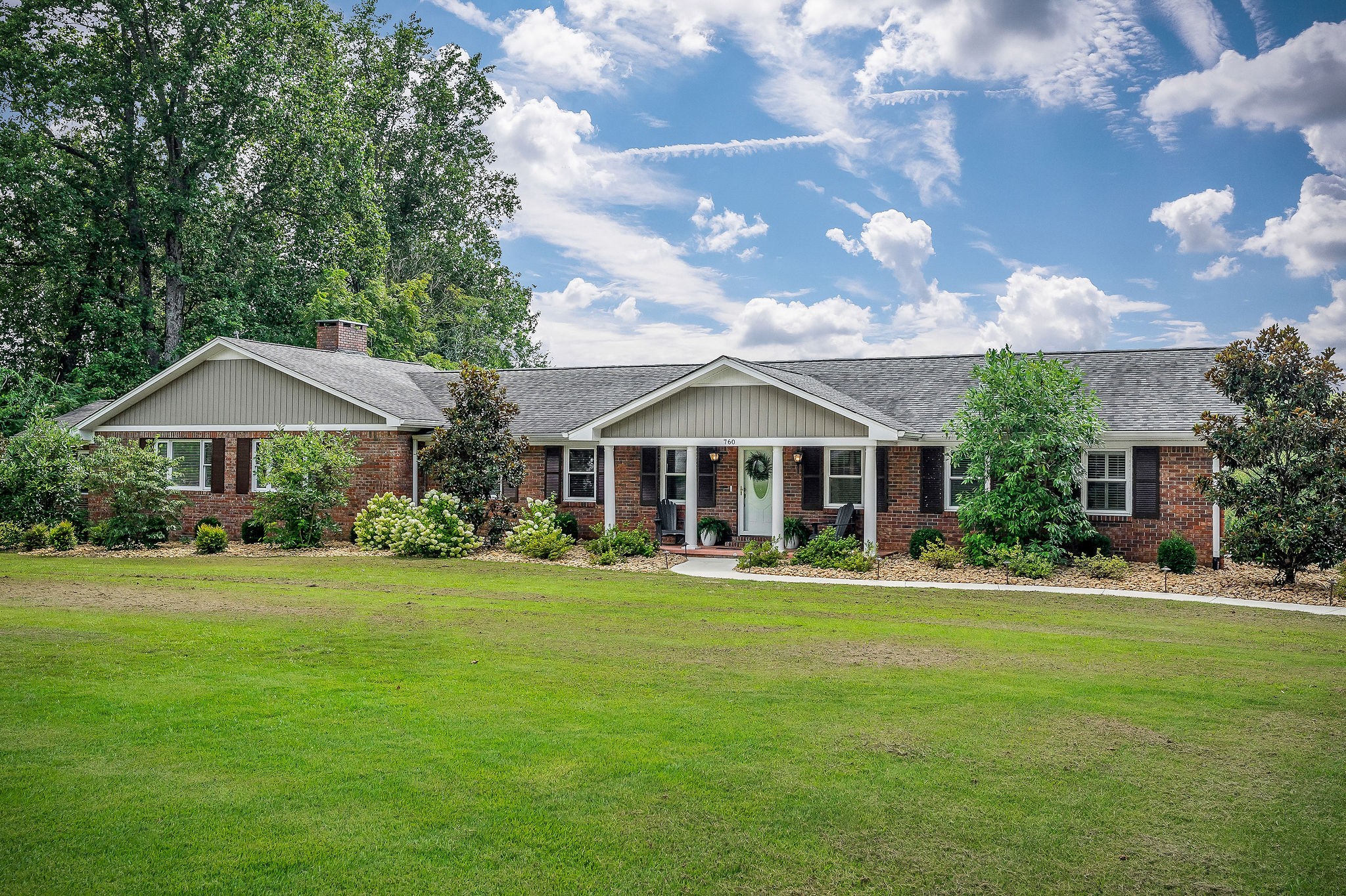 760 Lakeland Dr