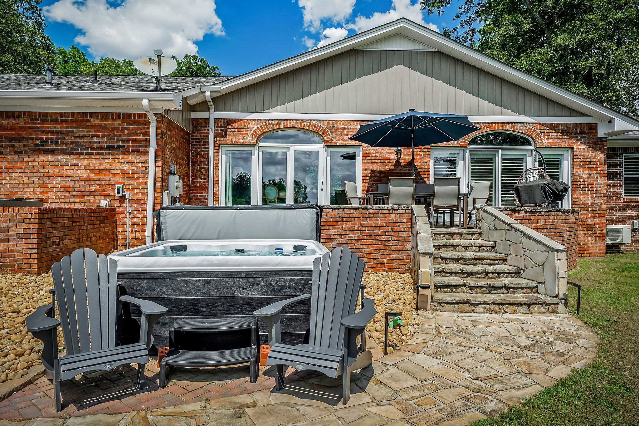 760 Lakeland Dr