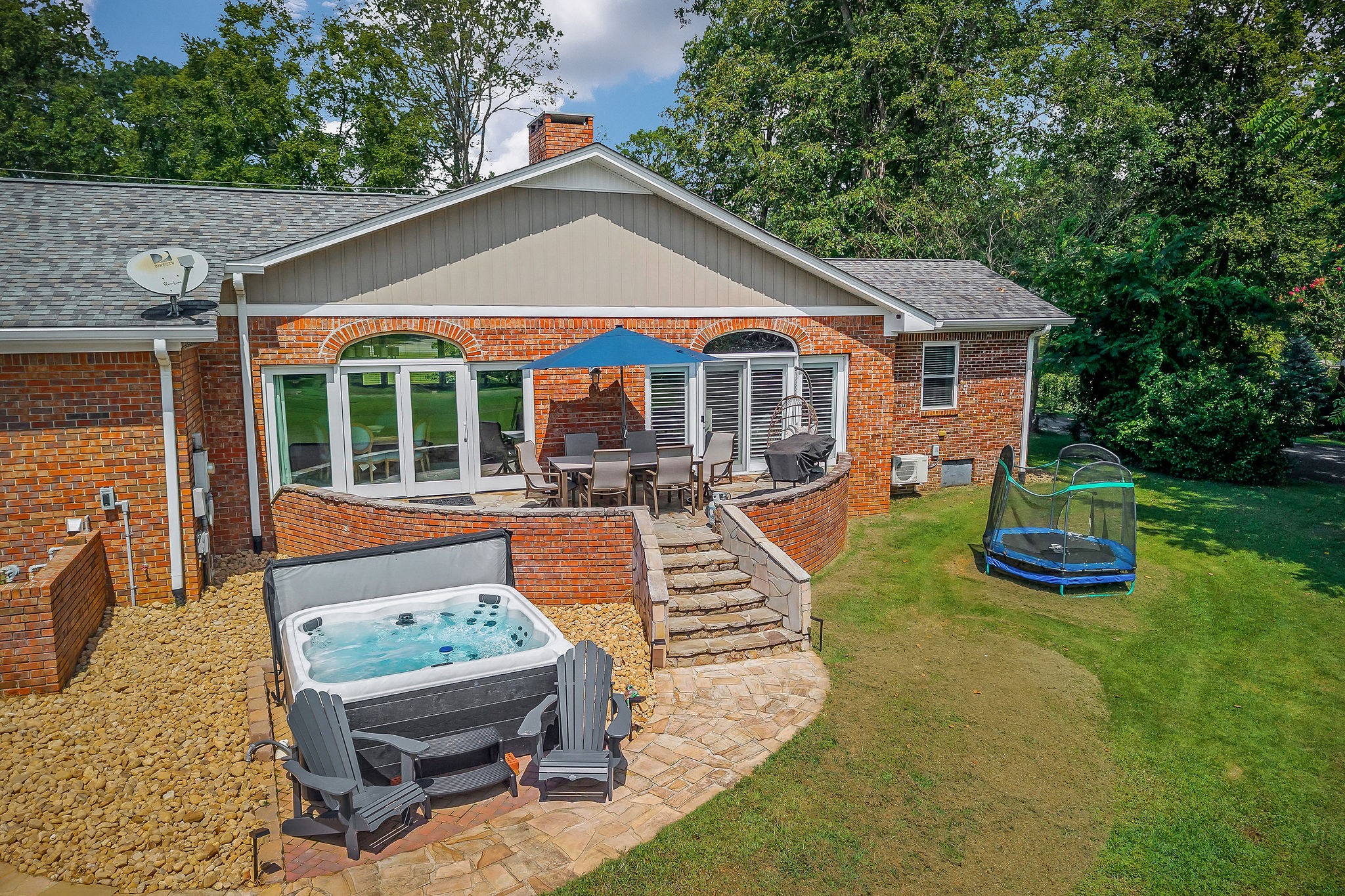 760 Lakeland Dr
