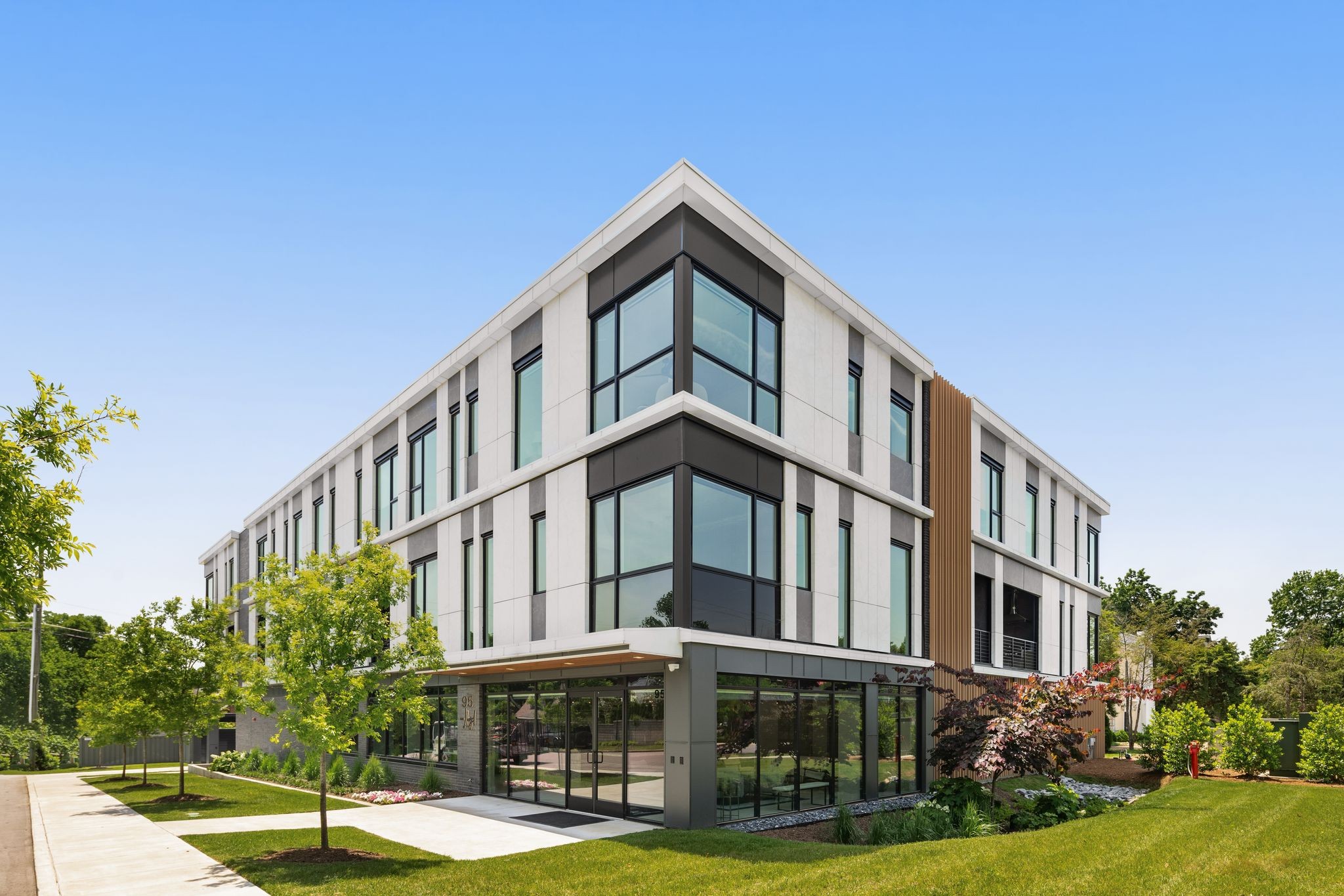 95 Leonard Ave Unit: 5