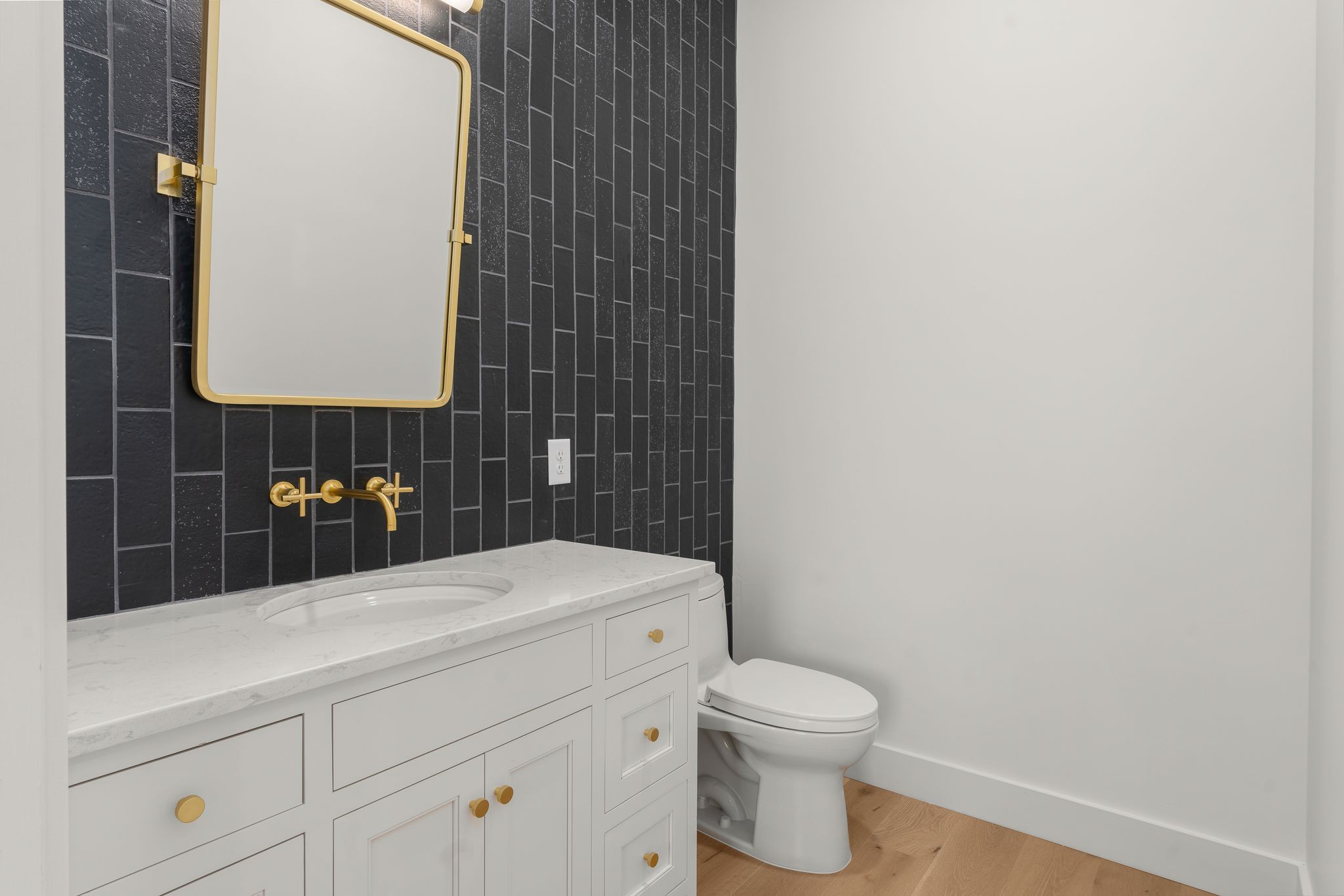 95 Leonard Ave Unit: 2
