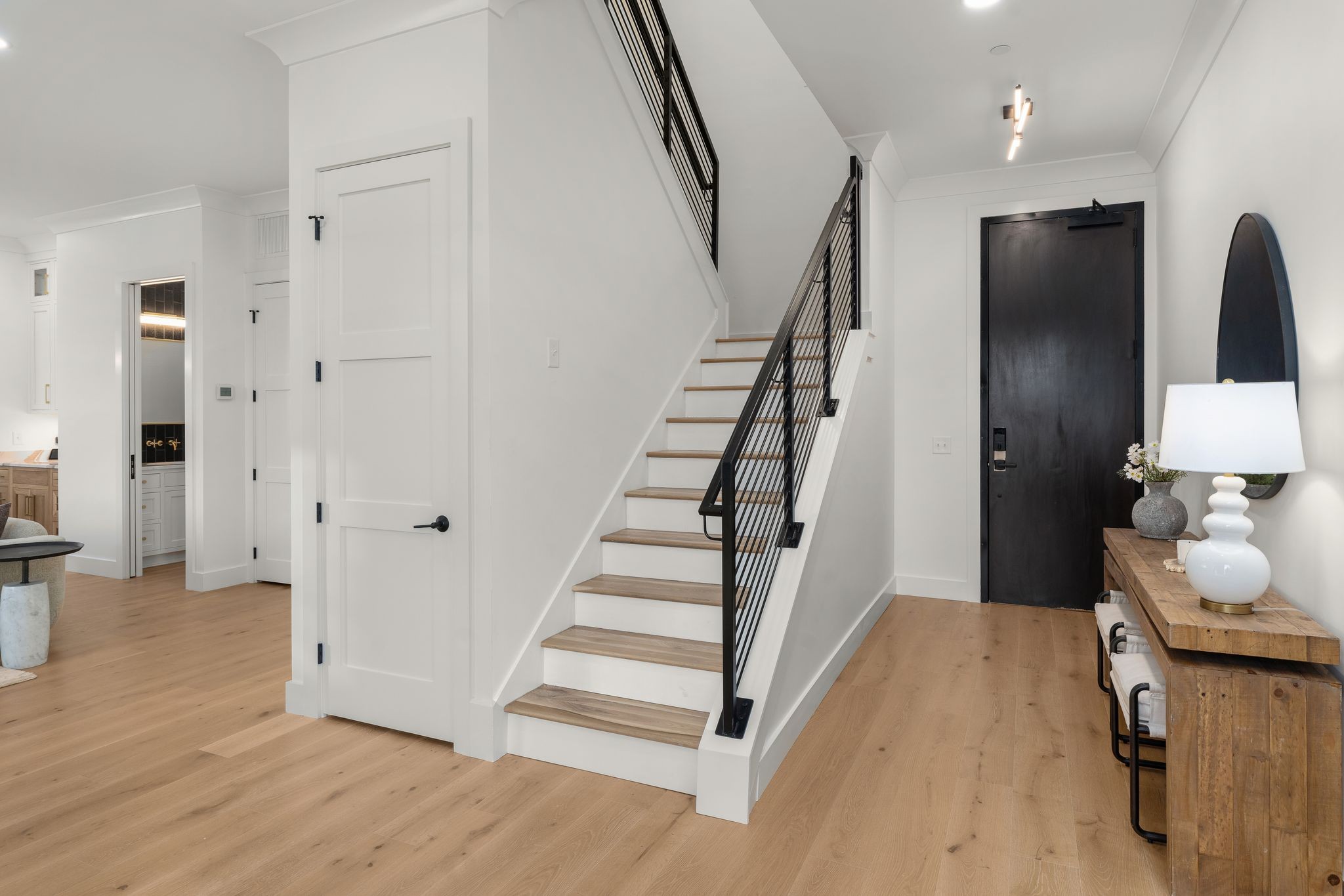 95 Leonard Ave Unit: 2