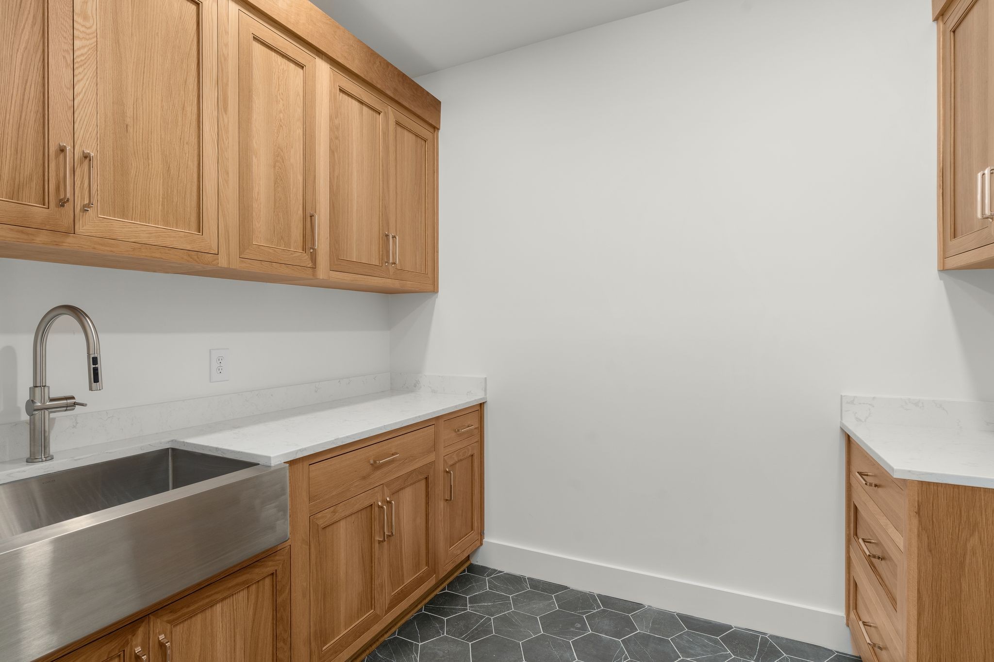 95 Leonard Ave Unit: 2