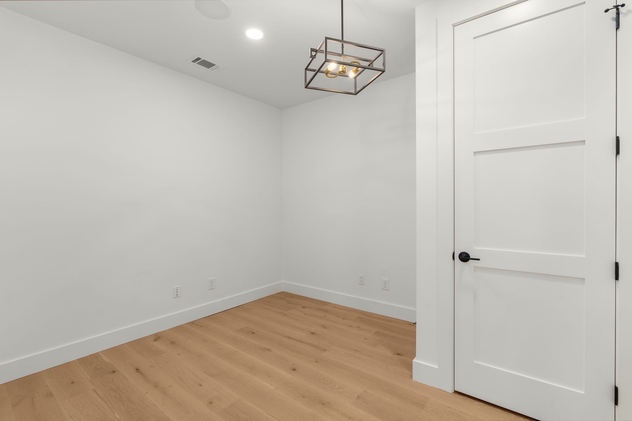 95 Leonard Ave Unit: 2