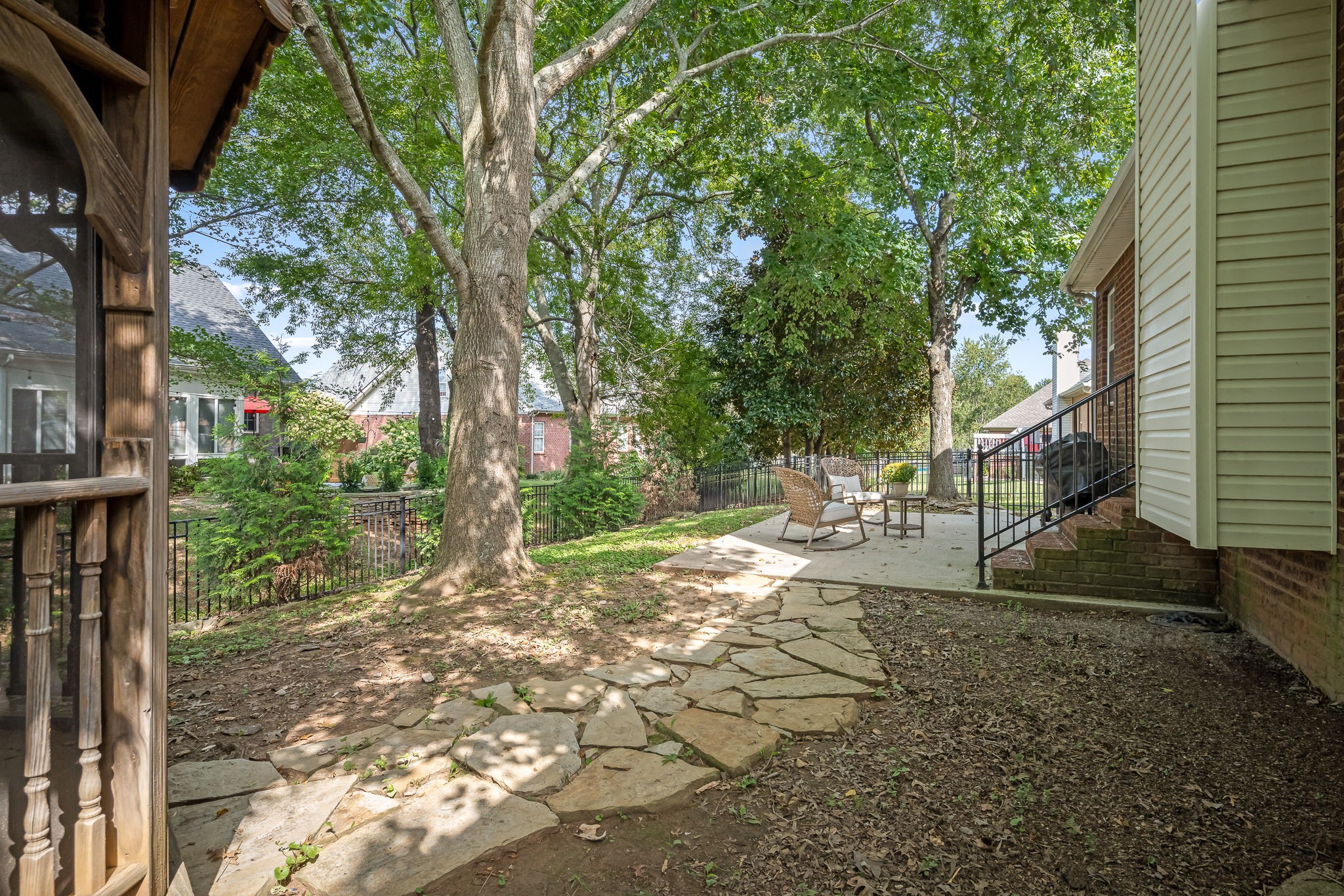 828 Renaissance Ave