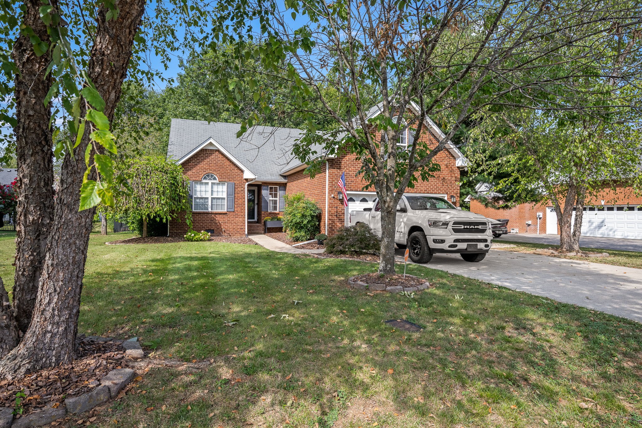 828 Renaissance Ave