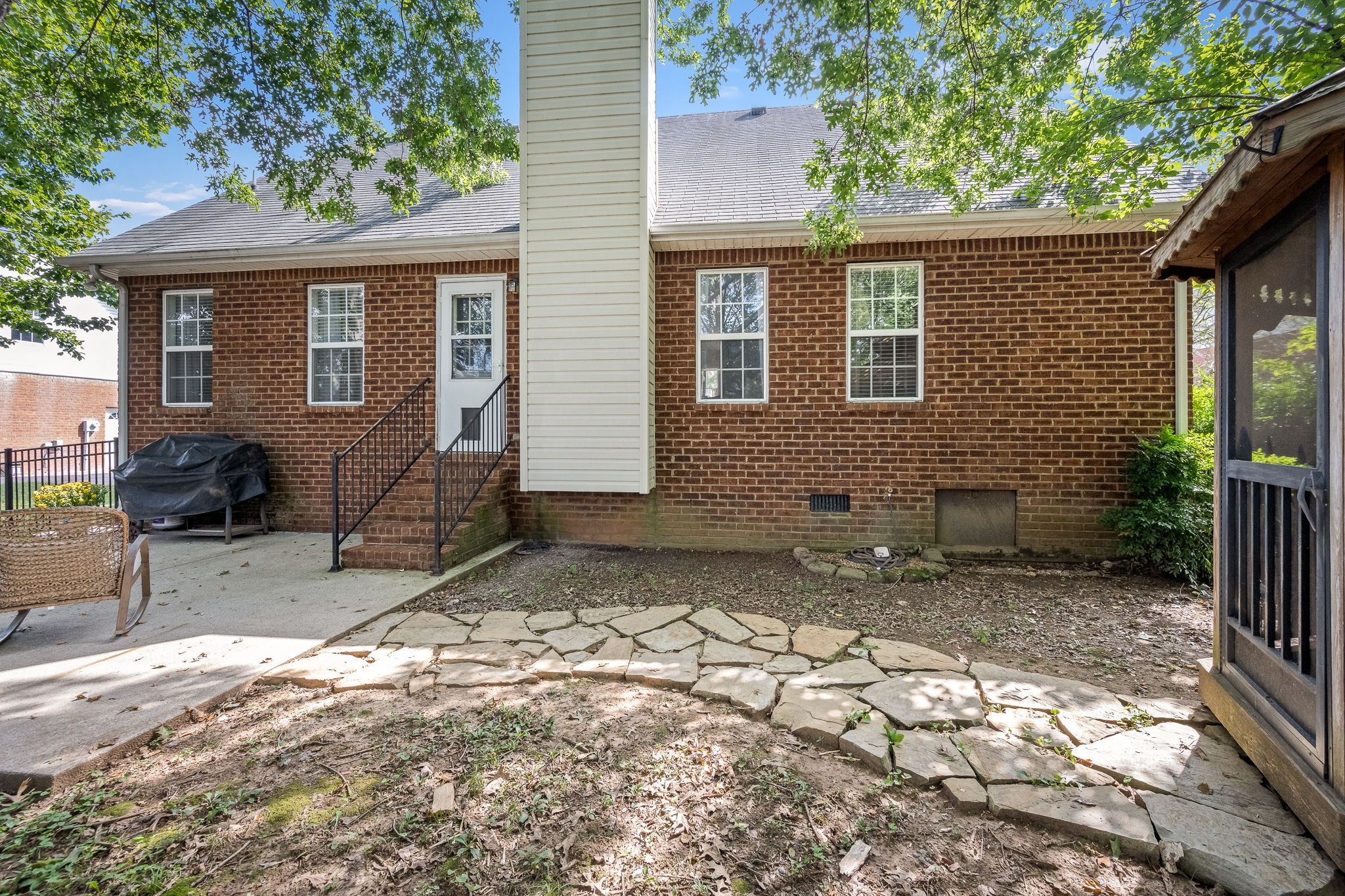 828 Renaissance Ave
