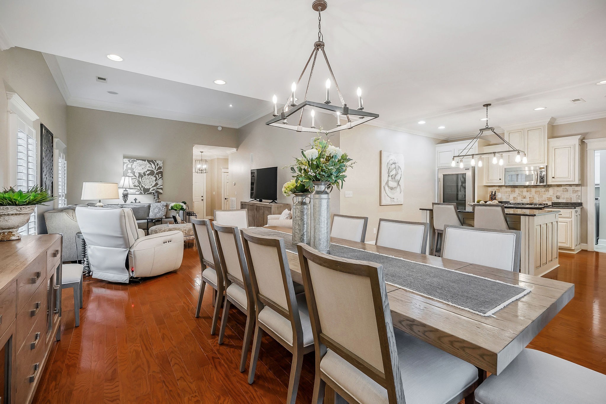 225 Hickory Ct