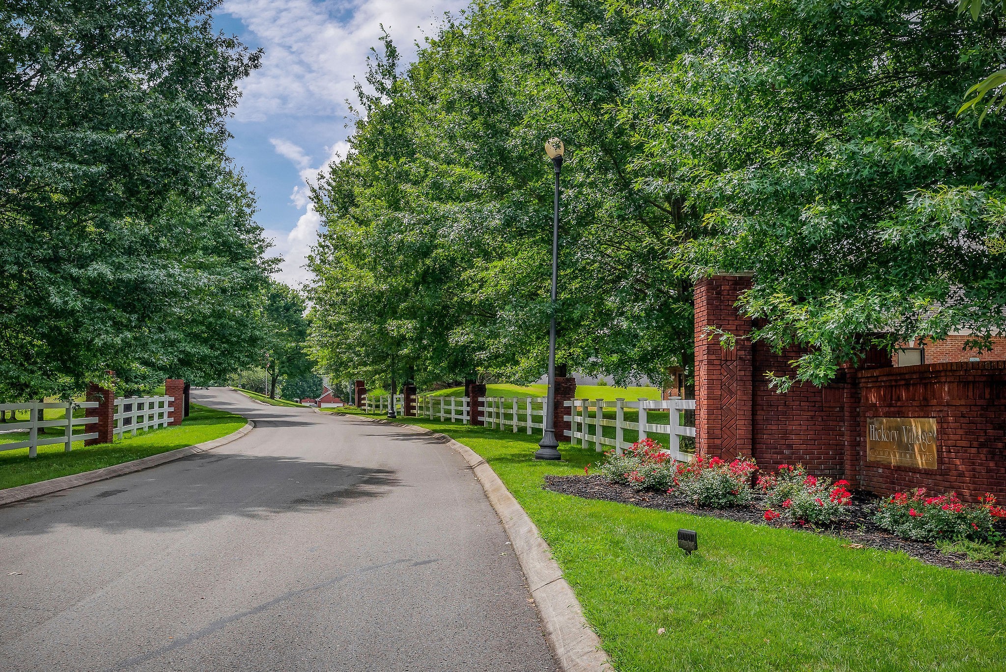 225 Hickory Ct
