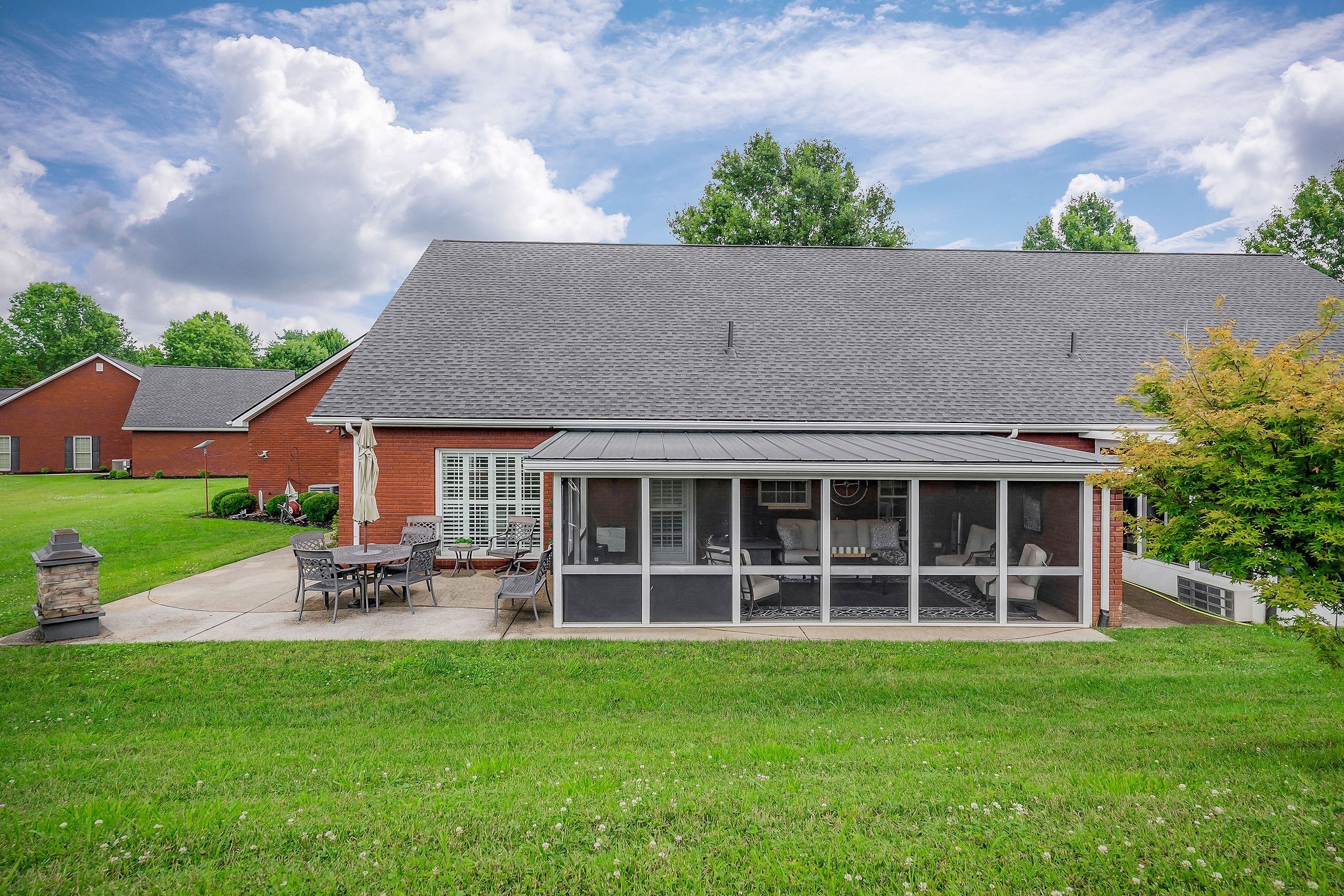 225 Hickory Ct