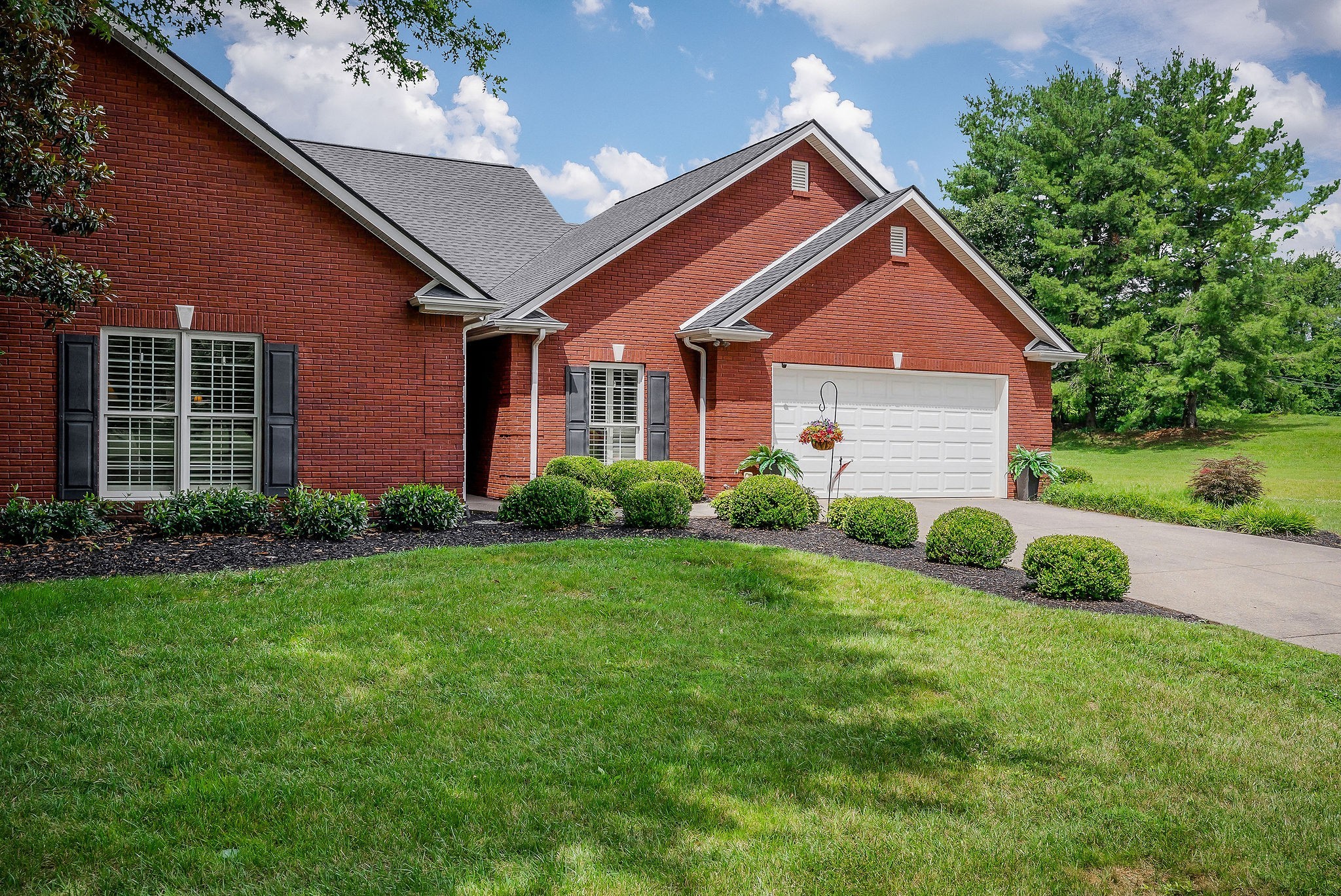 225 Hickory Ct