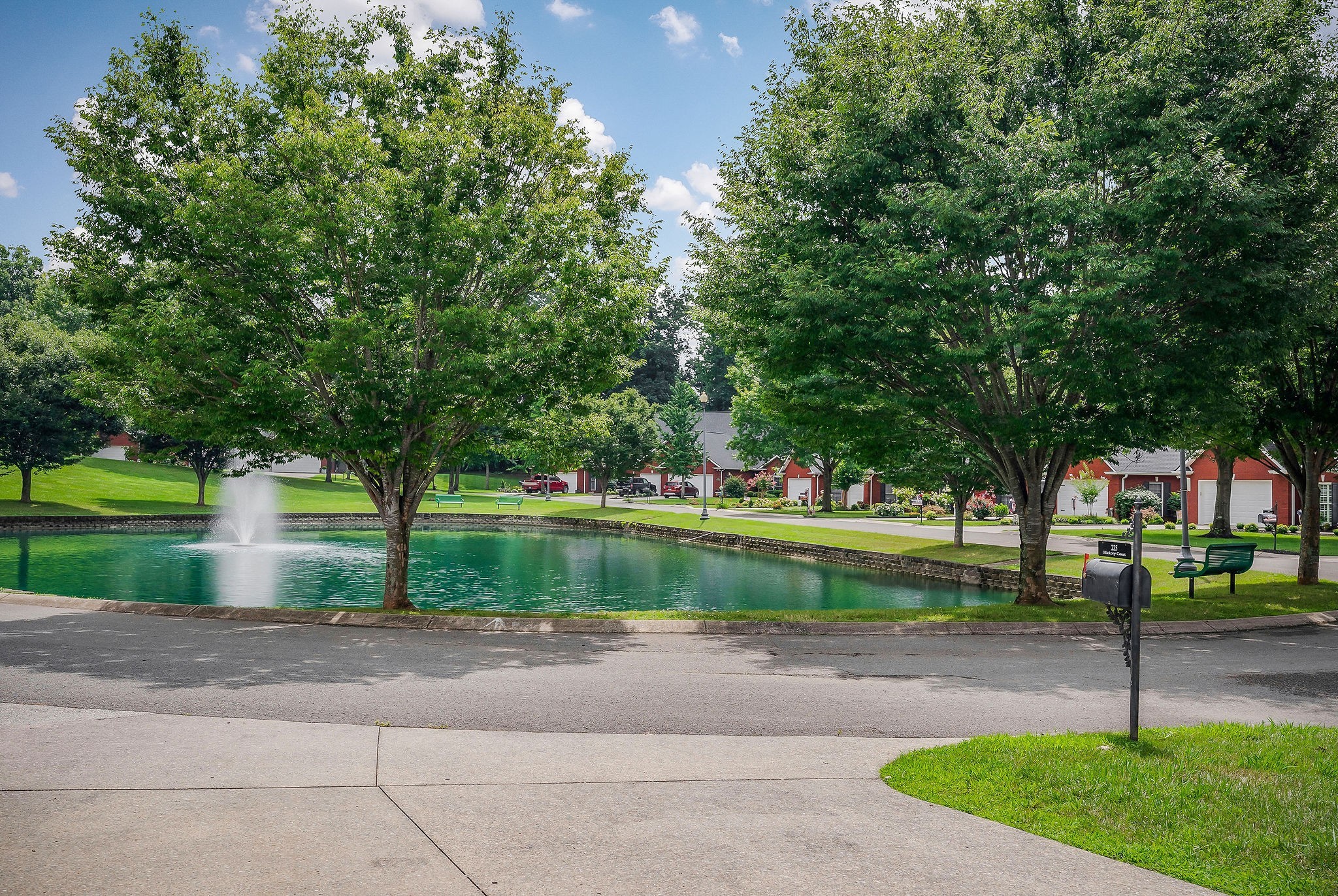 225 Hickory Ct