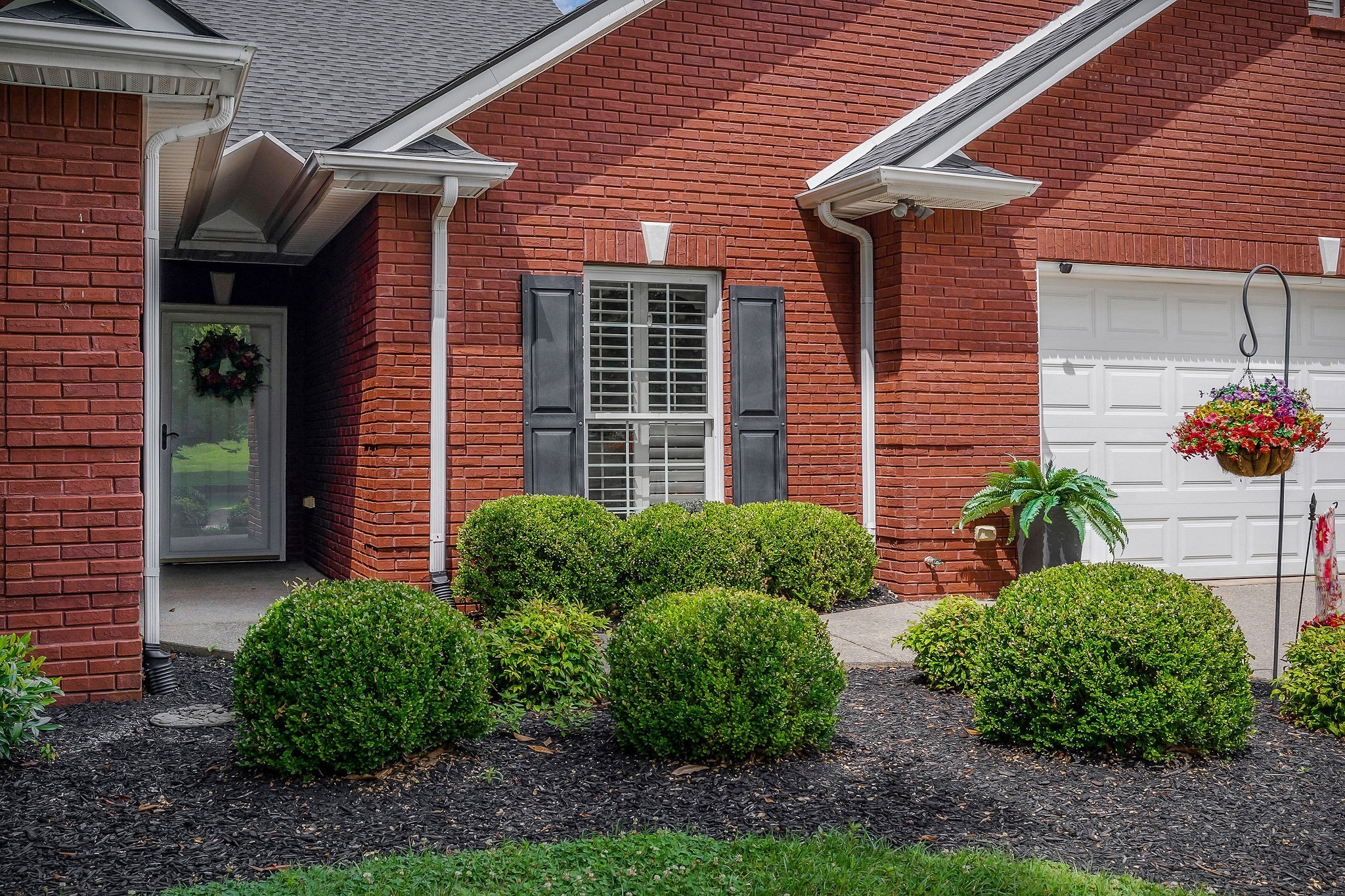 225 Hickory Ct