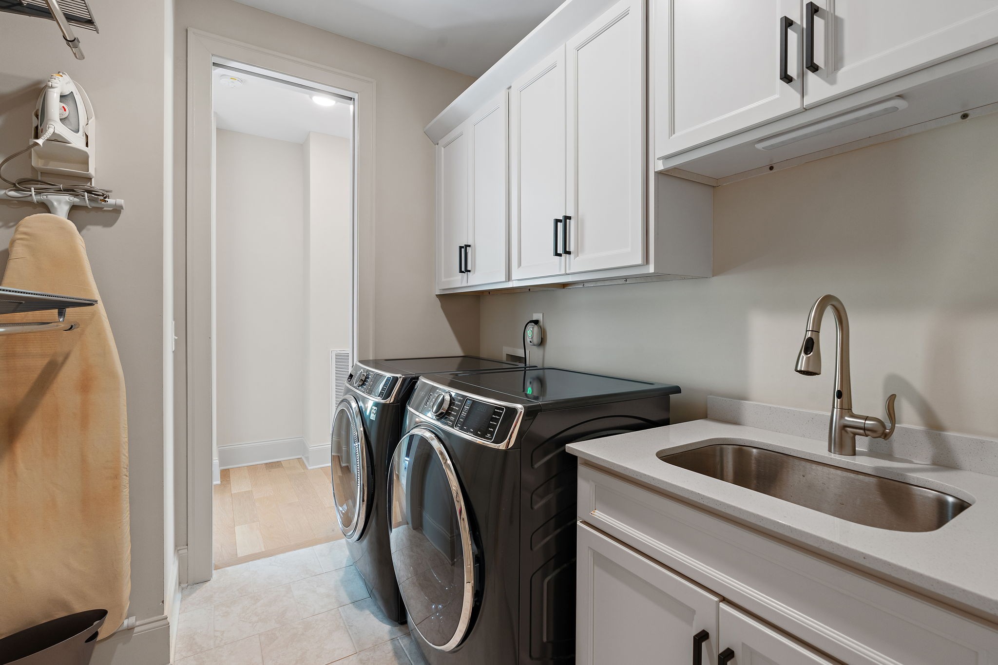 7025 Vineyard Valley Dr