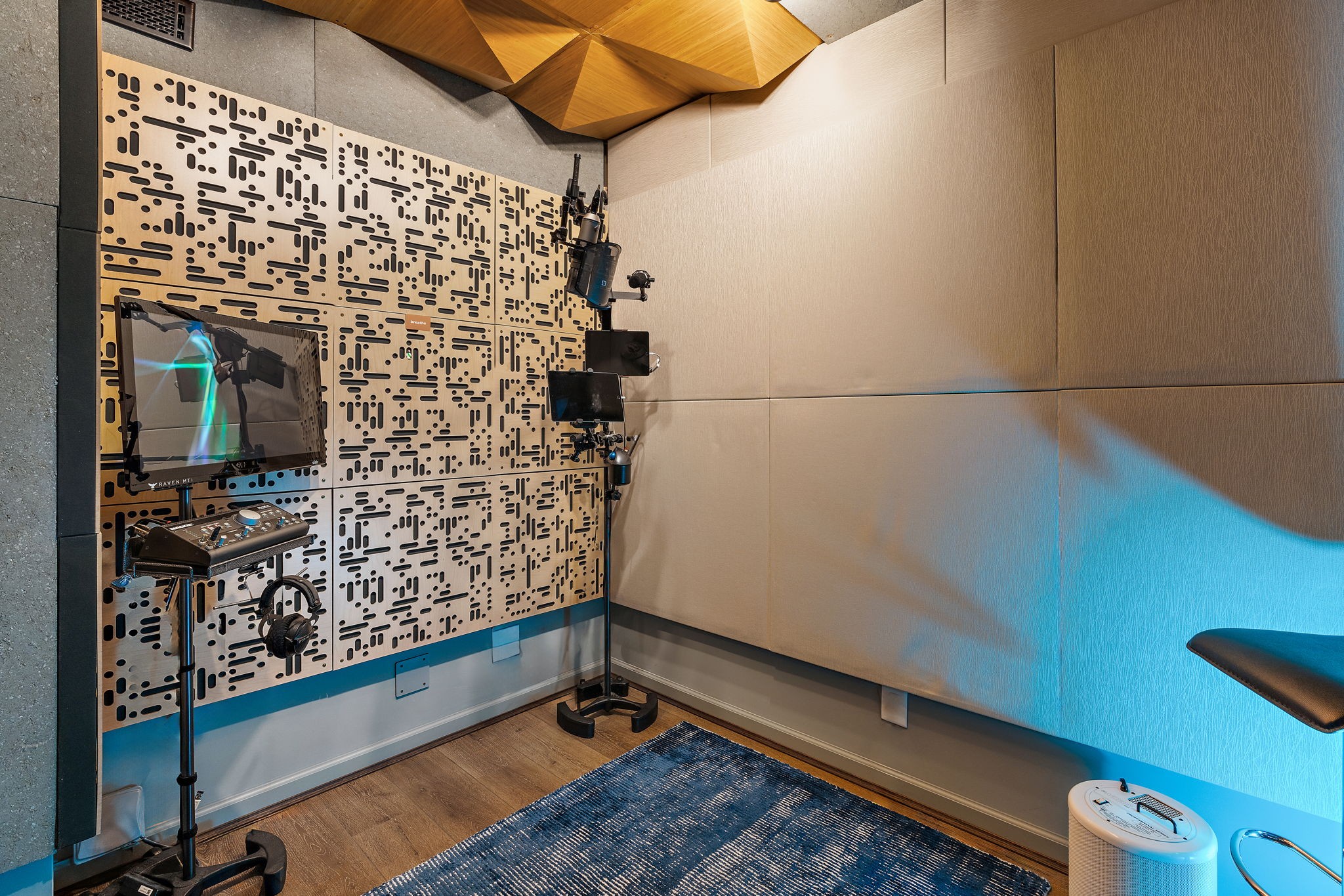 7025 Vineyard Valley Dr