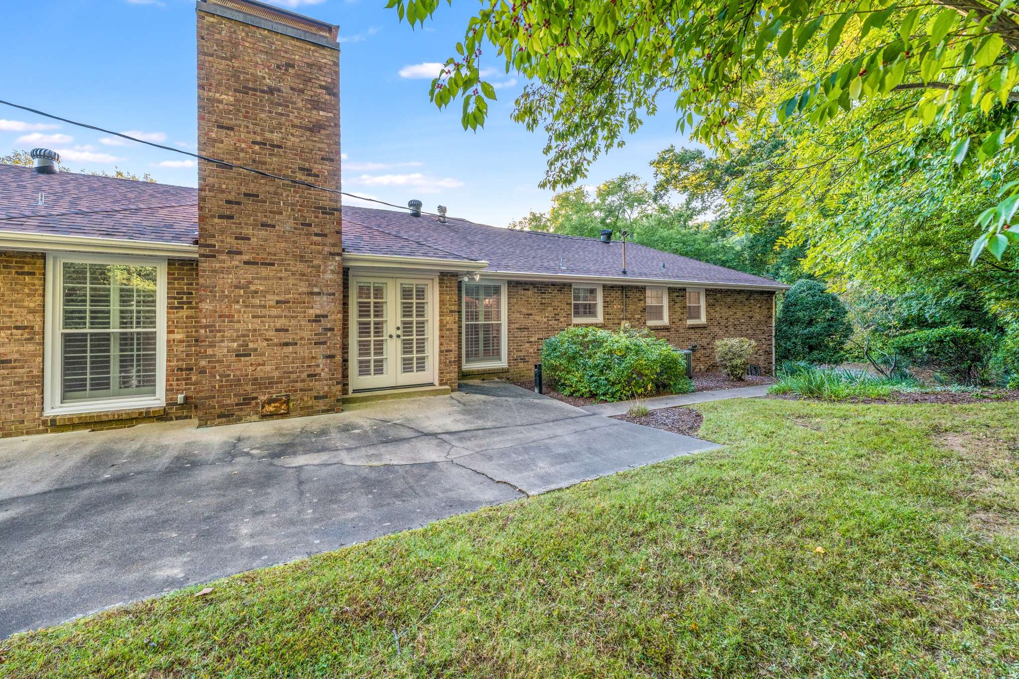5899 E Ashland Dr