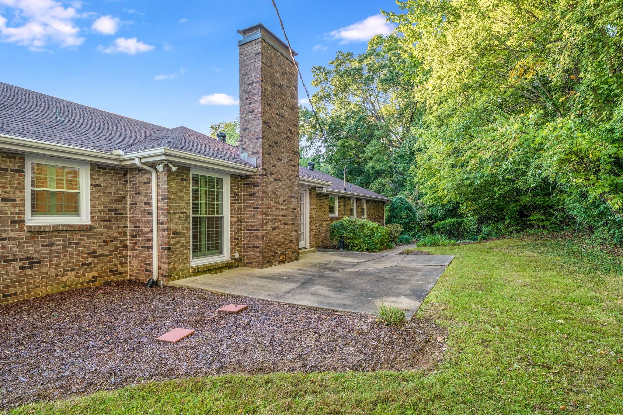 5899 E Ashland Dr