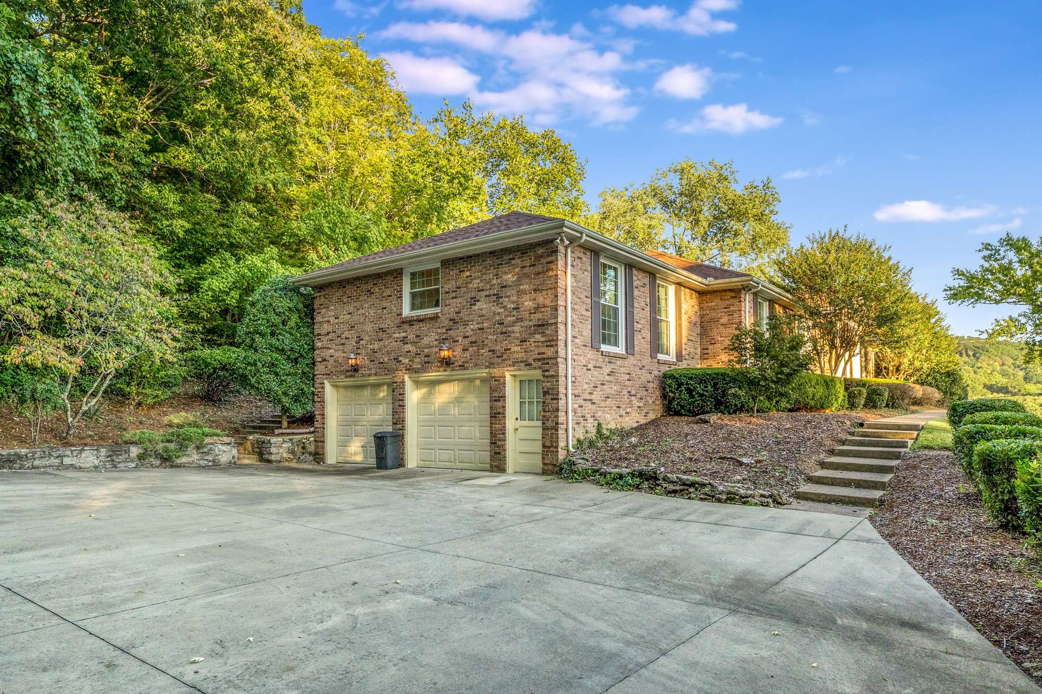 5899 E Ashland Dr