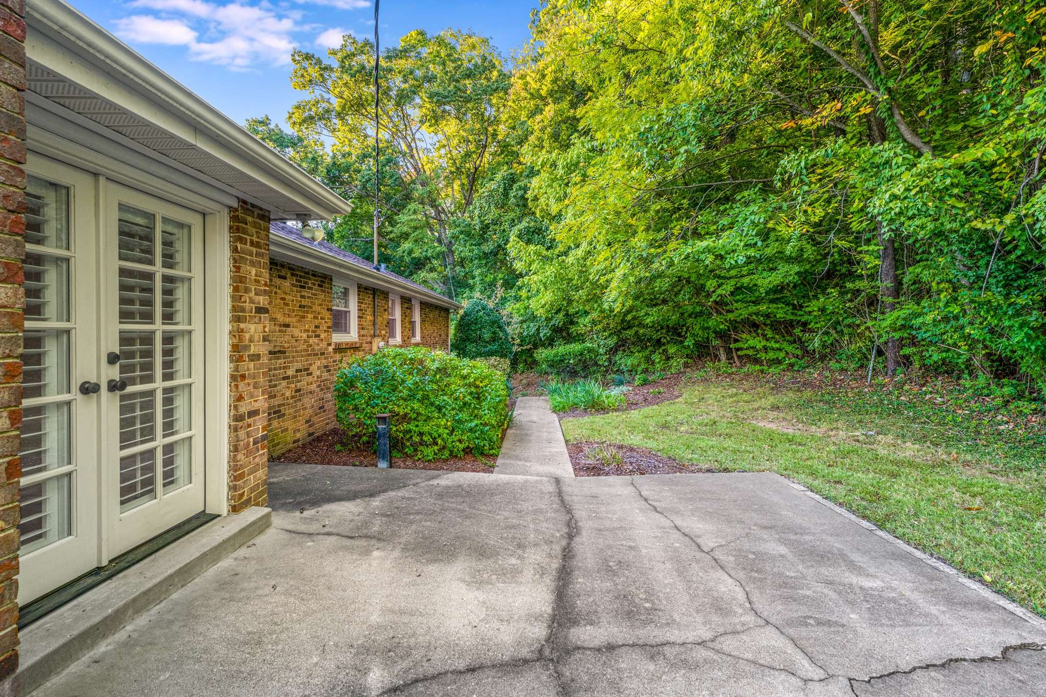 5899 E Ashland Dr