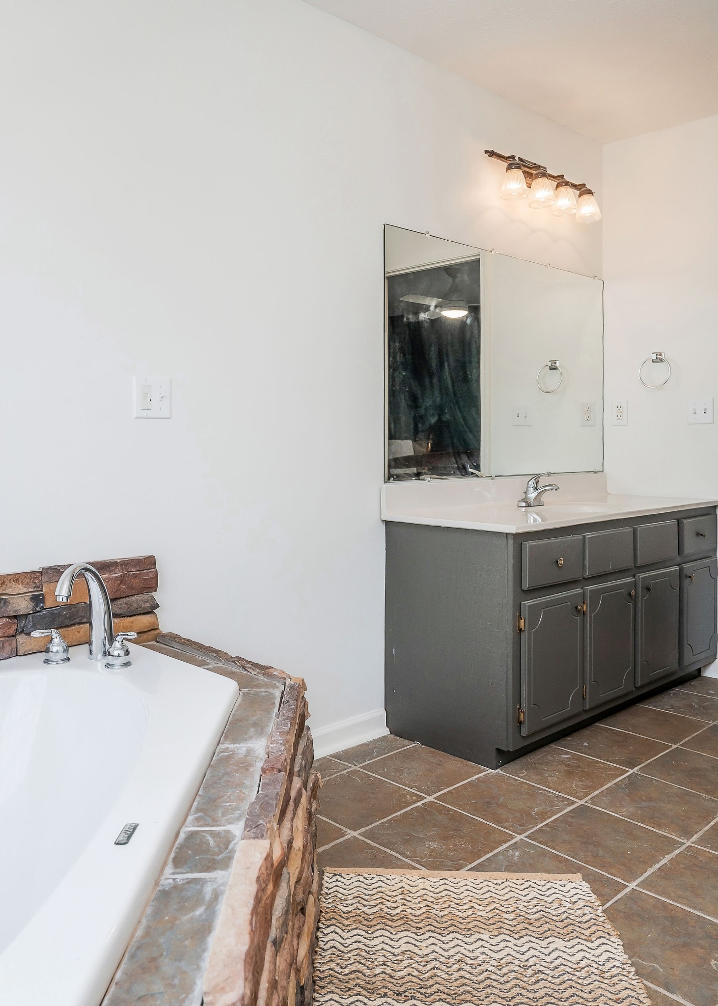 1219 Four Seasons Dr