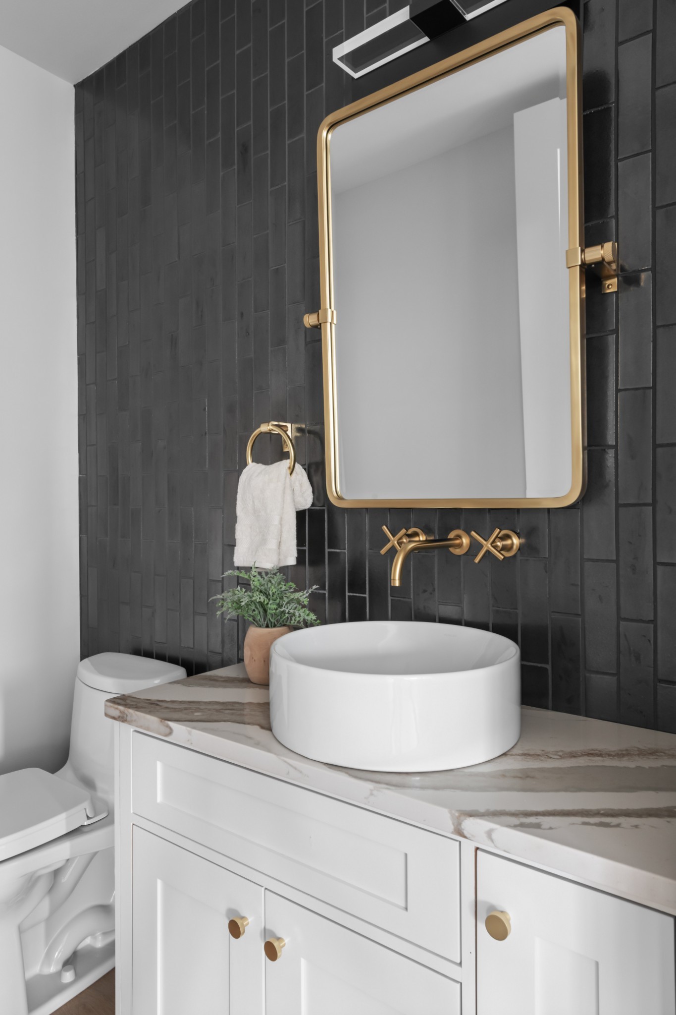 95 Leonard Ave Unit: 8