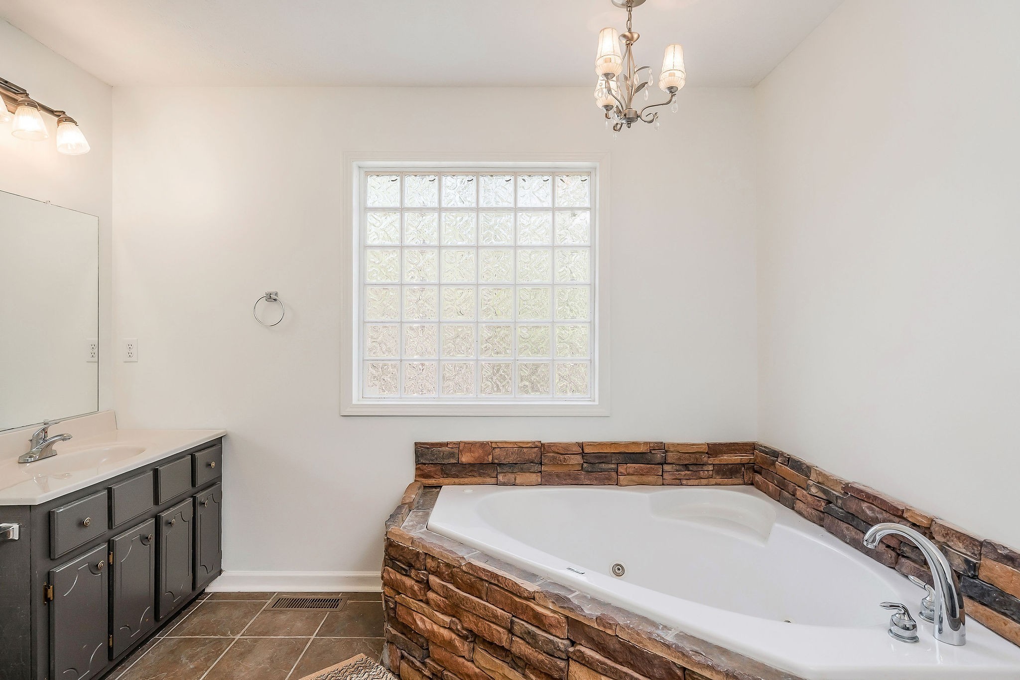 1219 Four Seasons Dr