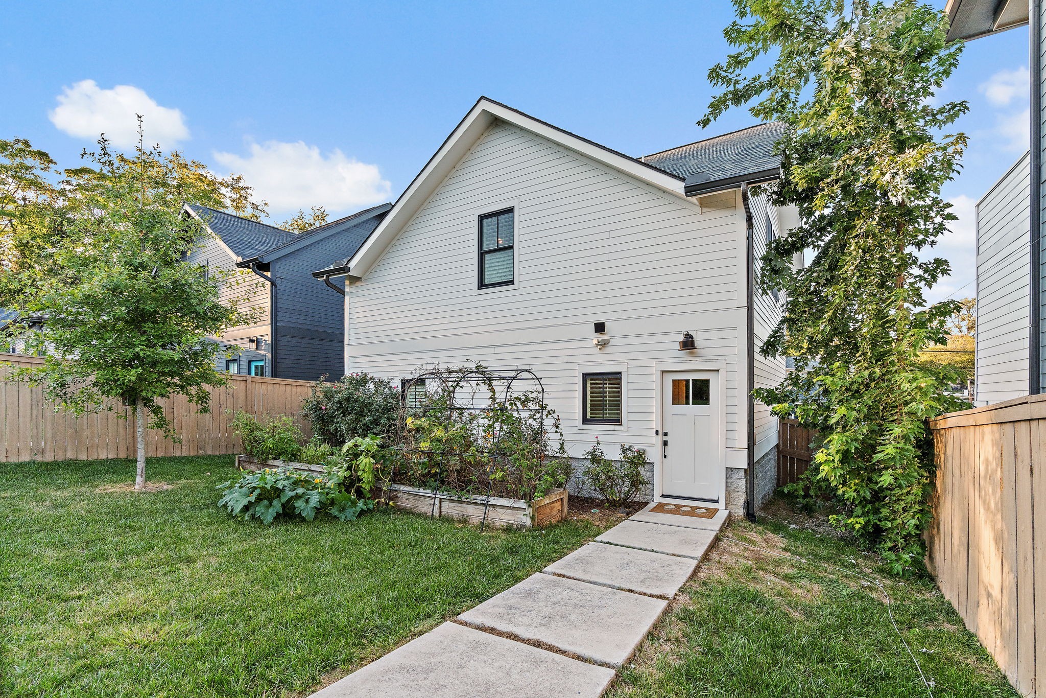 916 Acklen Ave