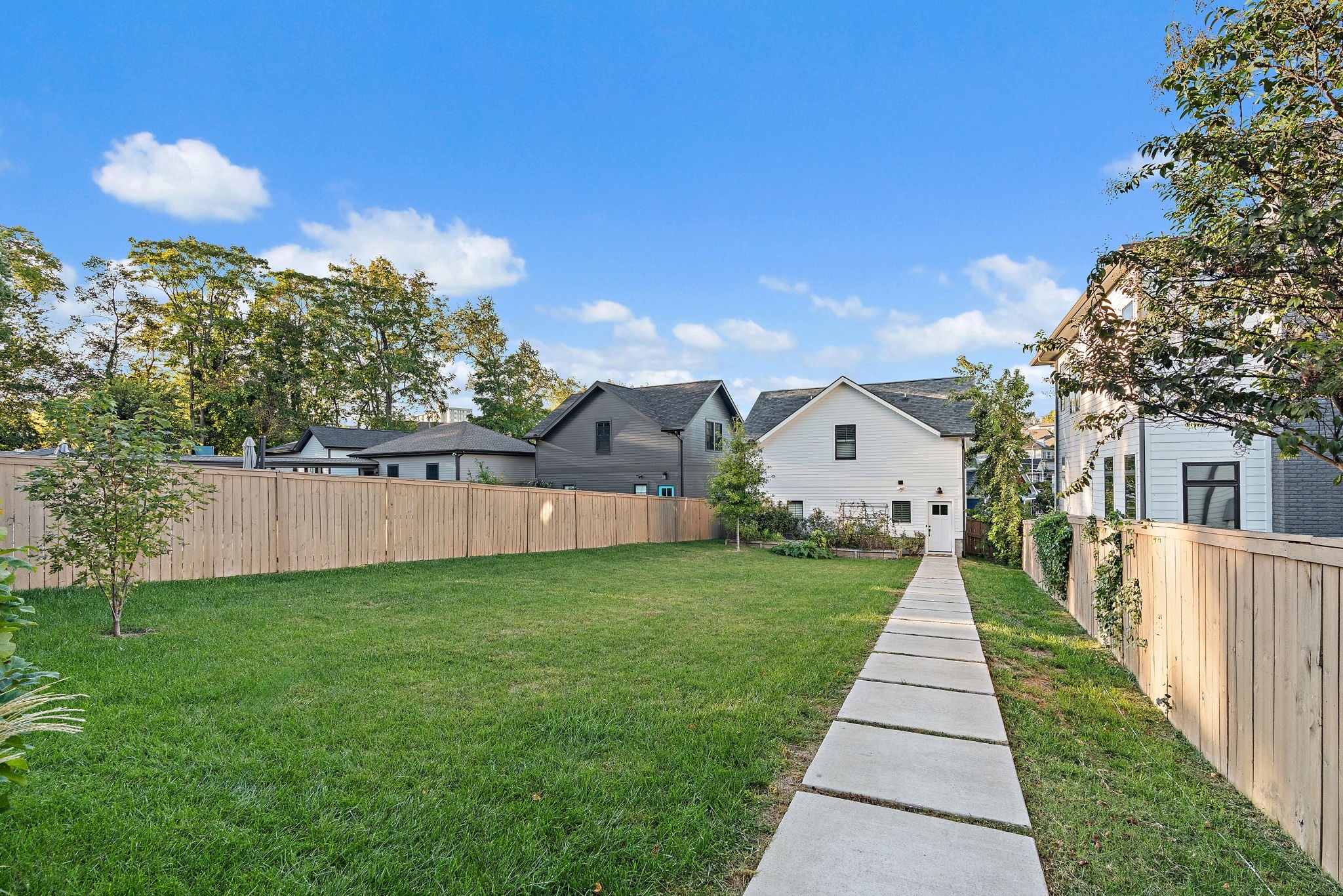916 Acklen Ave