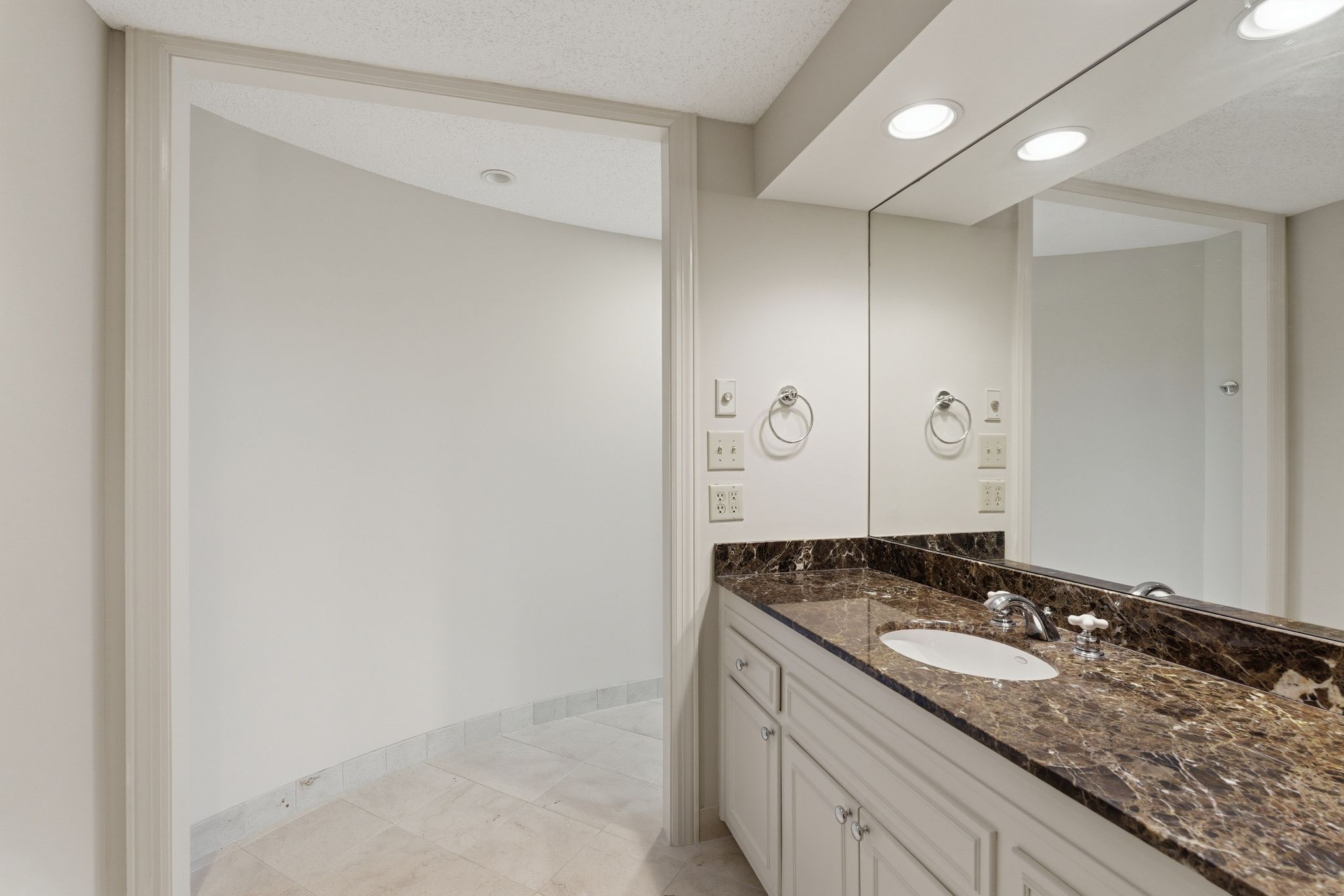 3901 West End Ave Unit: 408