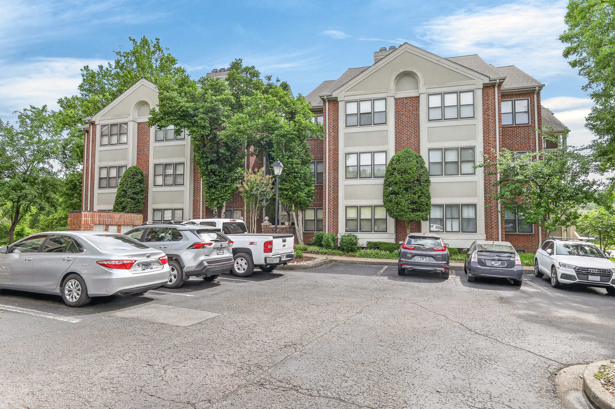 608 Arkland Pl
