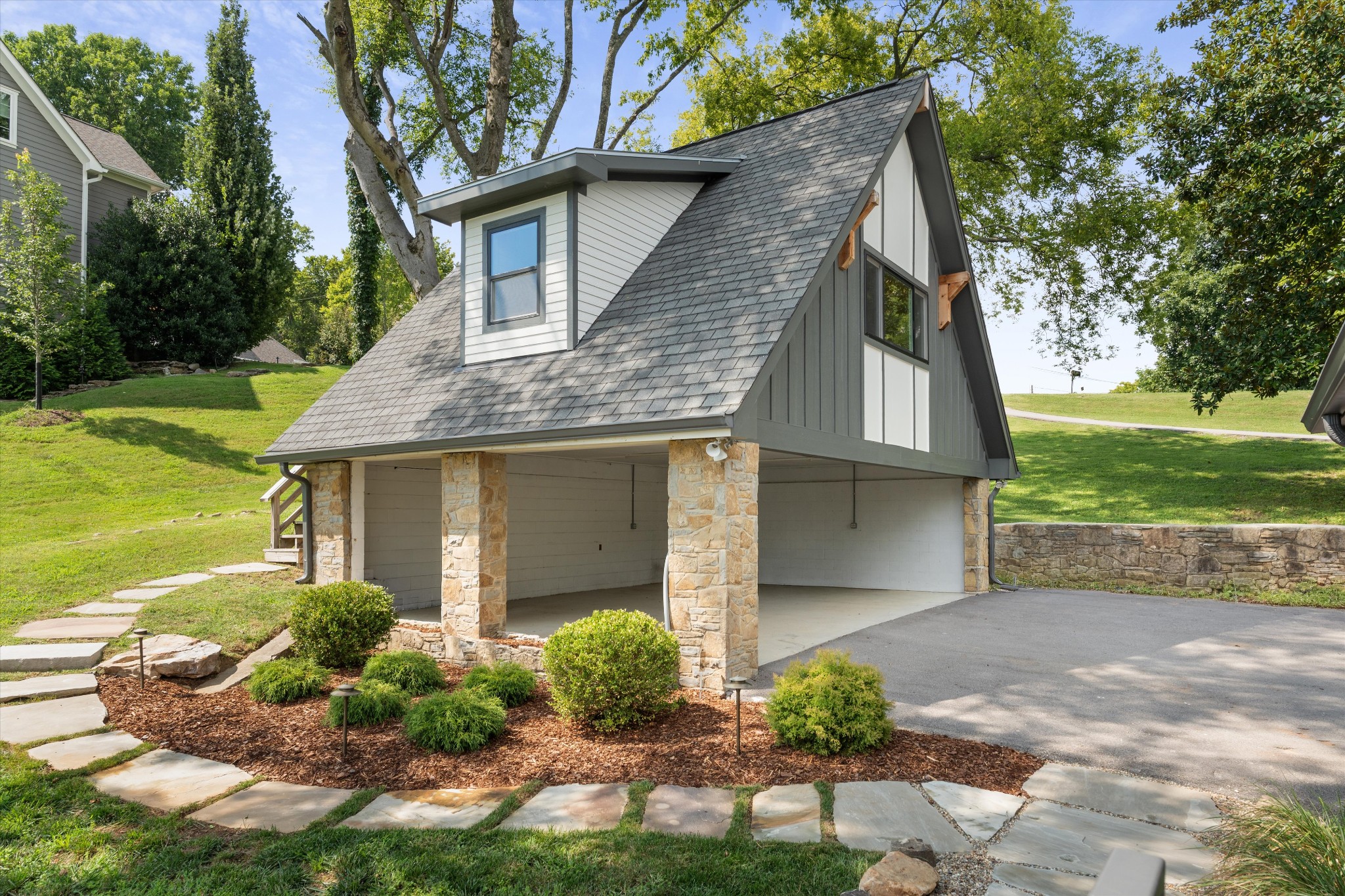 311 Harbor Dr