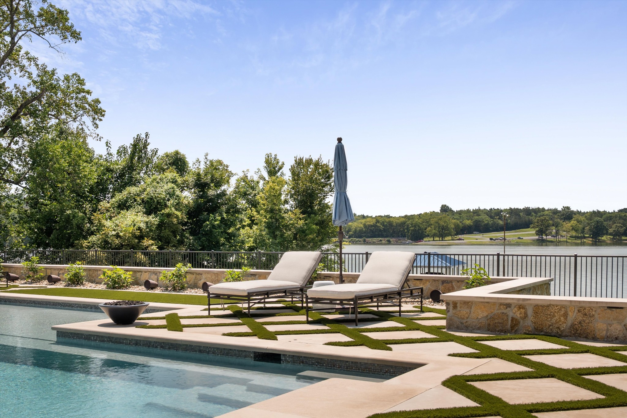 311 Harbor Dr